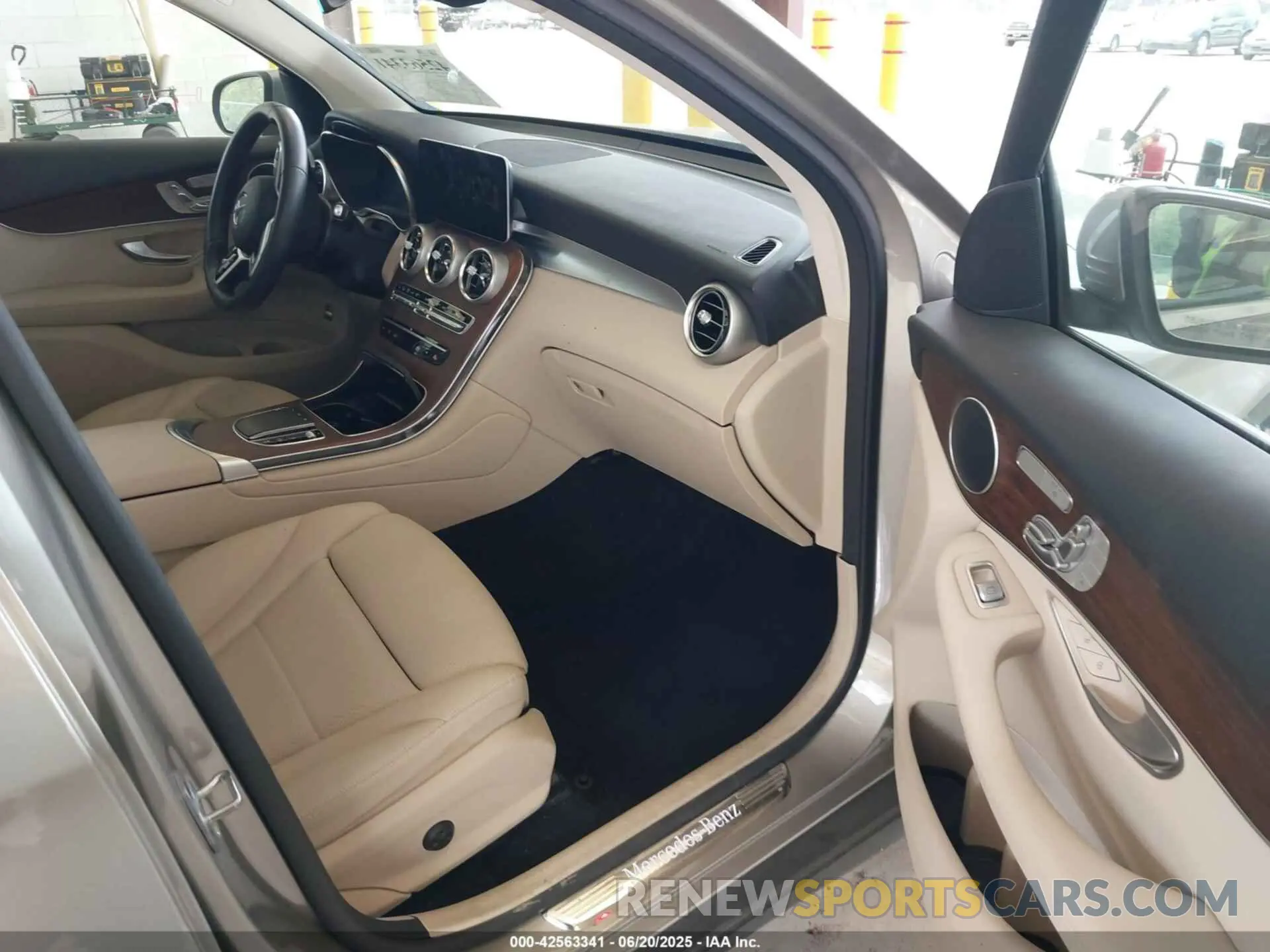 5 fotografías del automóvil dañado W1N0G8EB2NV388131 MERCEDES-BENZ GLC 300 2022