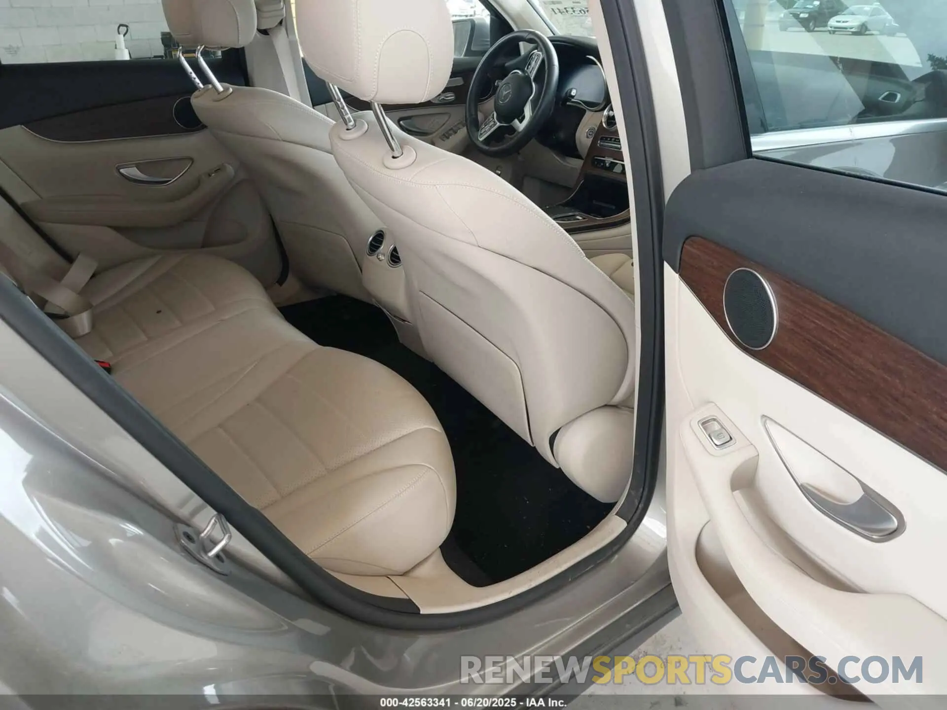8 fotografías del automóvil dañado W1N0G8EB2NV388131 MERCEDES-BENZ GLC 300 2022