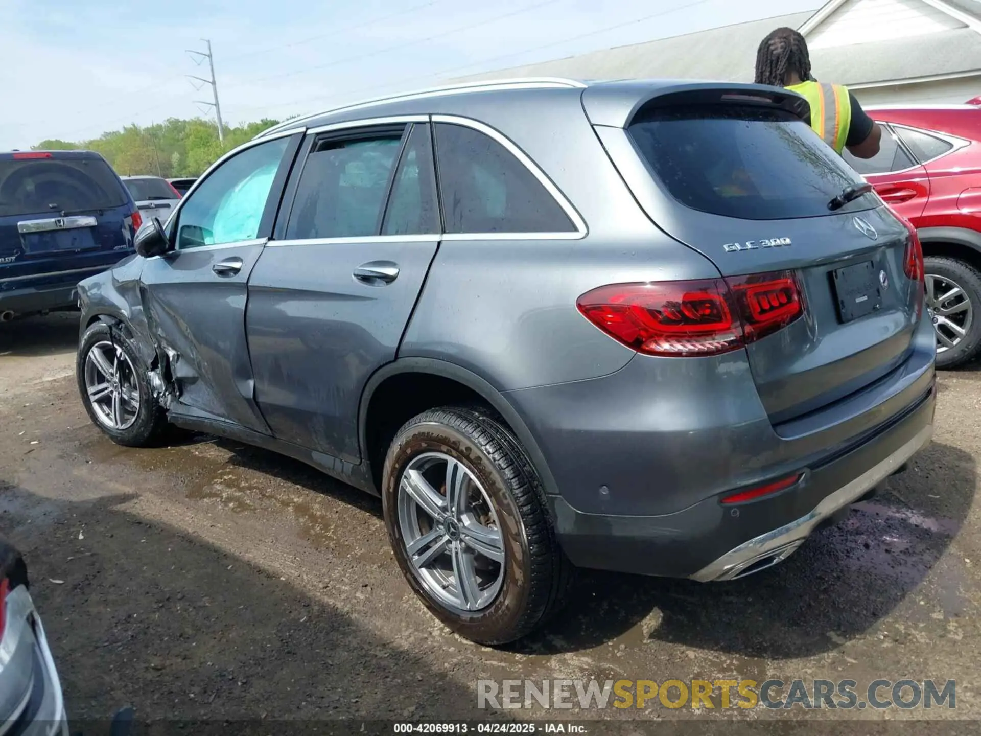 3 fotografías del automóvil dañado W1N0G8EB3NV333526 MERCEDES-BENZ GLC 300 2022