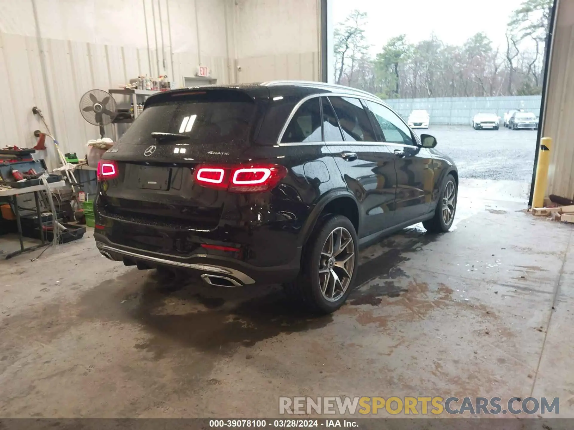 4 fotografías del automóvil dañado W1N0G8EB6NG096762 MERCEDES-BENZ GLC 300 2022