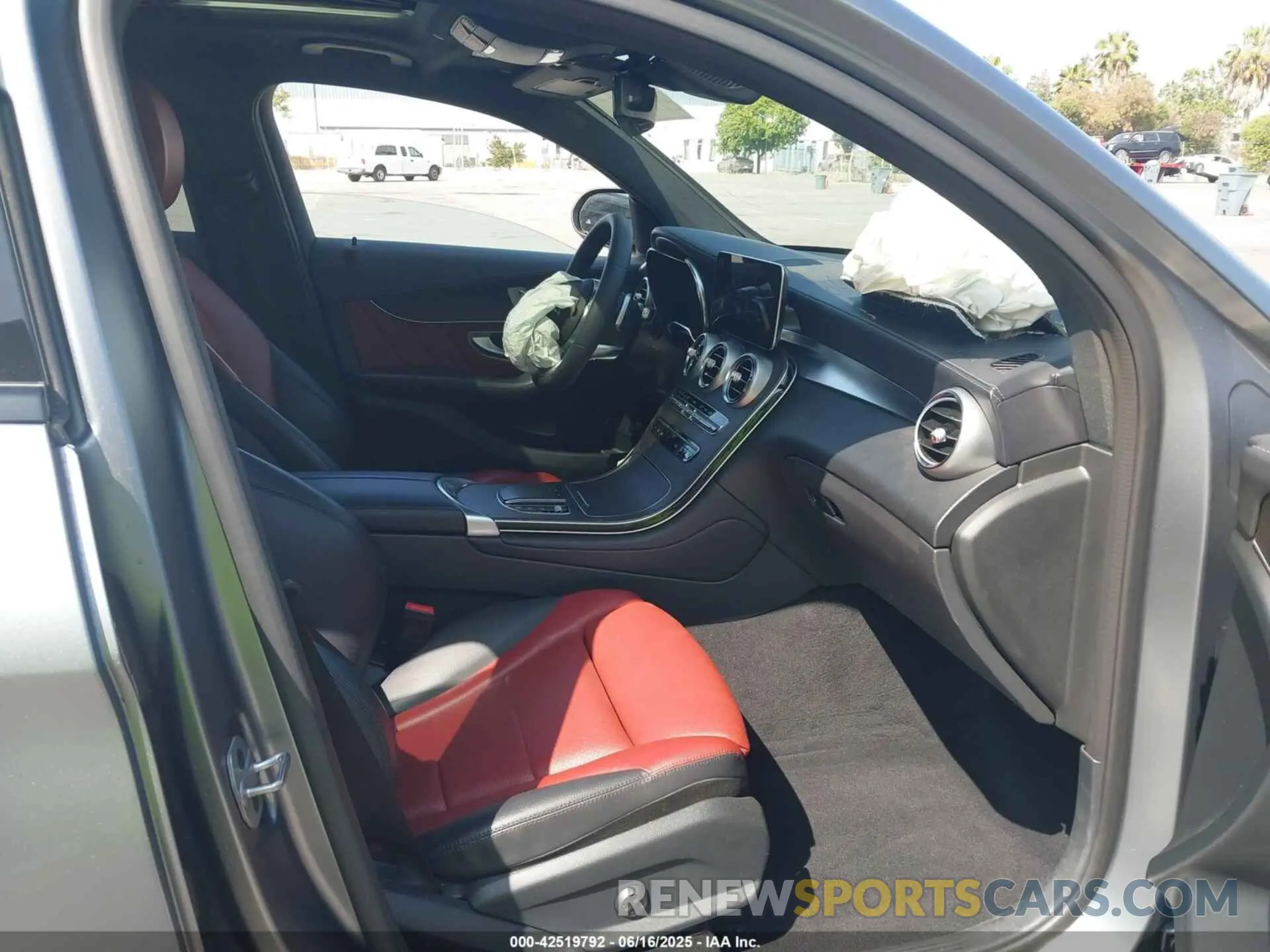 5 fotografías del automóvil dañado W1N0J8EB0NG114383 MERCEDES-BENZ GLC 300 2022
