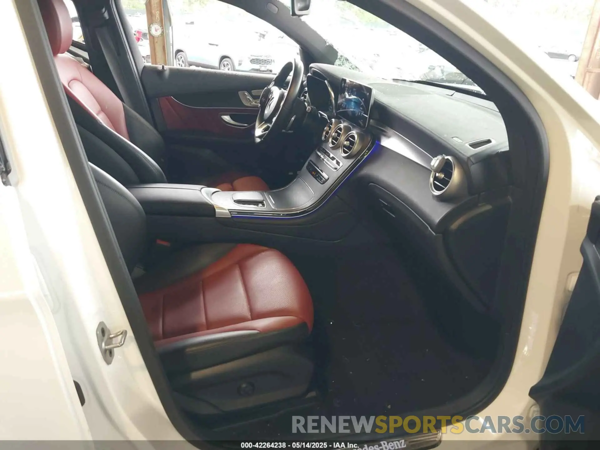 5 fotografías del automóvil dañado W1N0J8EB9NG102183 MERCEDES-BENZ GLC 300 2022