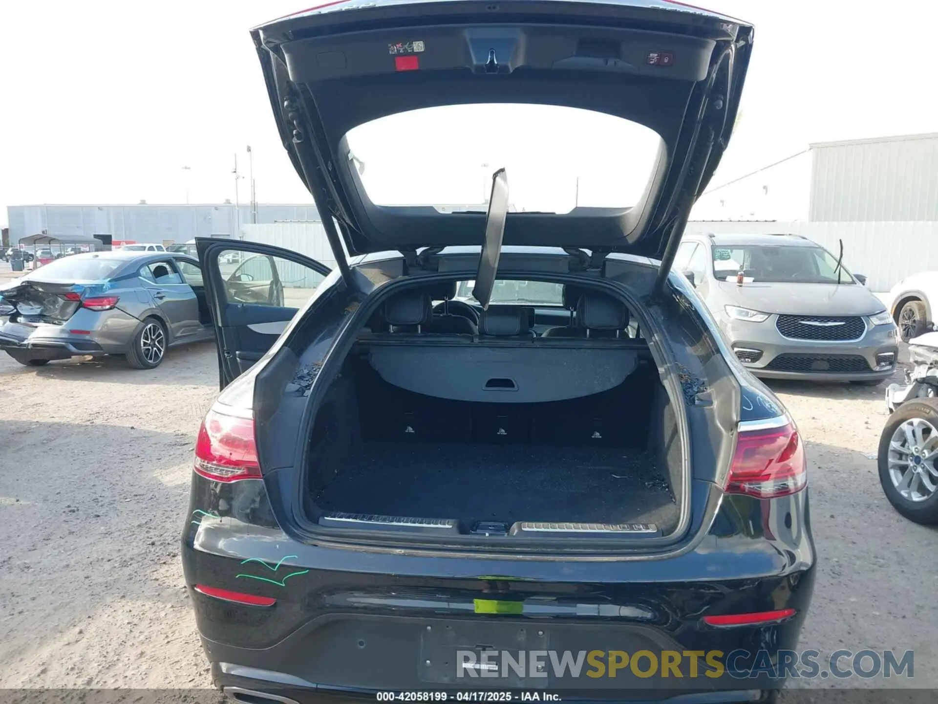 17 fotografías del automóvil dañado W1N0J8EB3PG139622 MERCEDES-BENZ GLC 300 2023