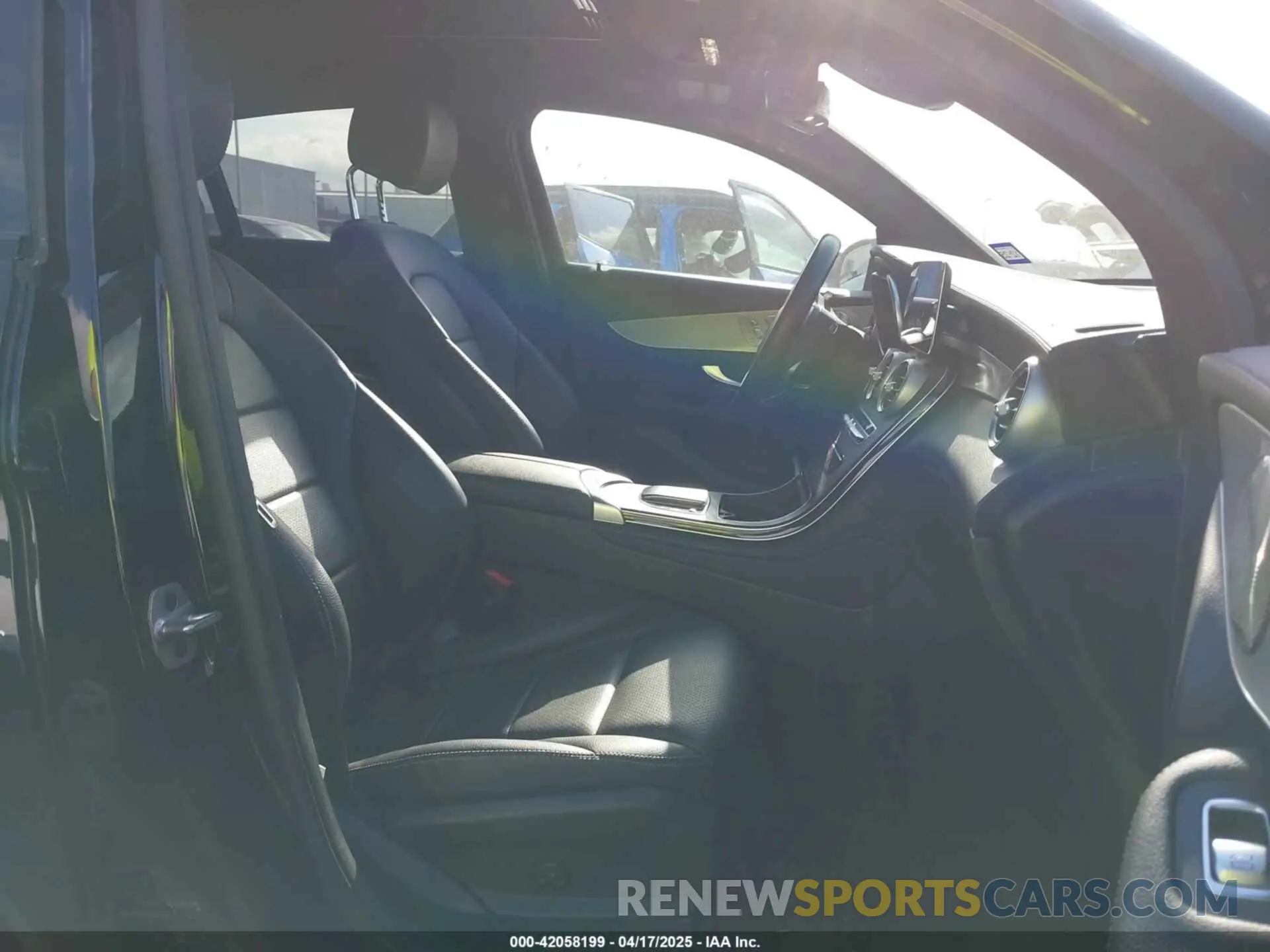 5 fotografías del automóvil dañado W1N0J8EB3PG139622 MERCEDES-BENZ GLC 300 2023