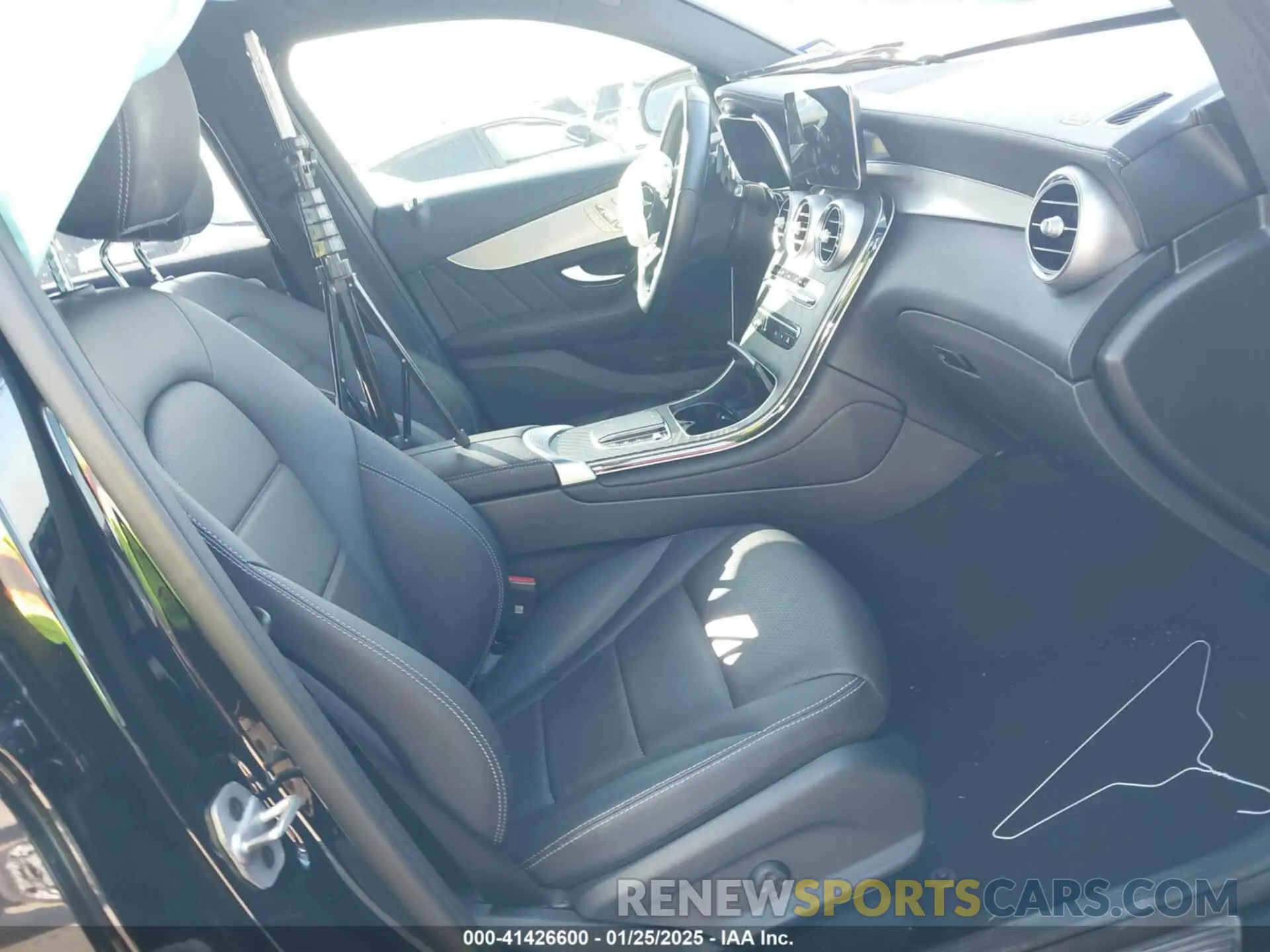 5 fotografías del automóvil dañado W1N0J8EB5PG144370 MERCEDES-BENZ GLC 300 2023