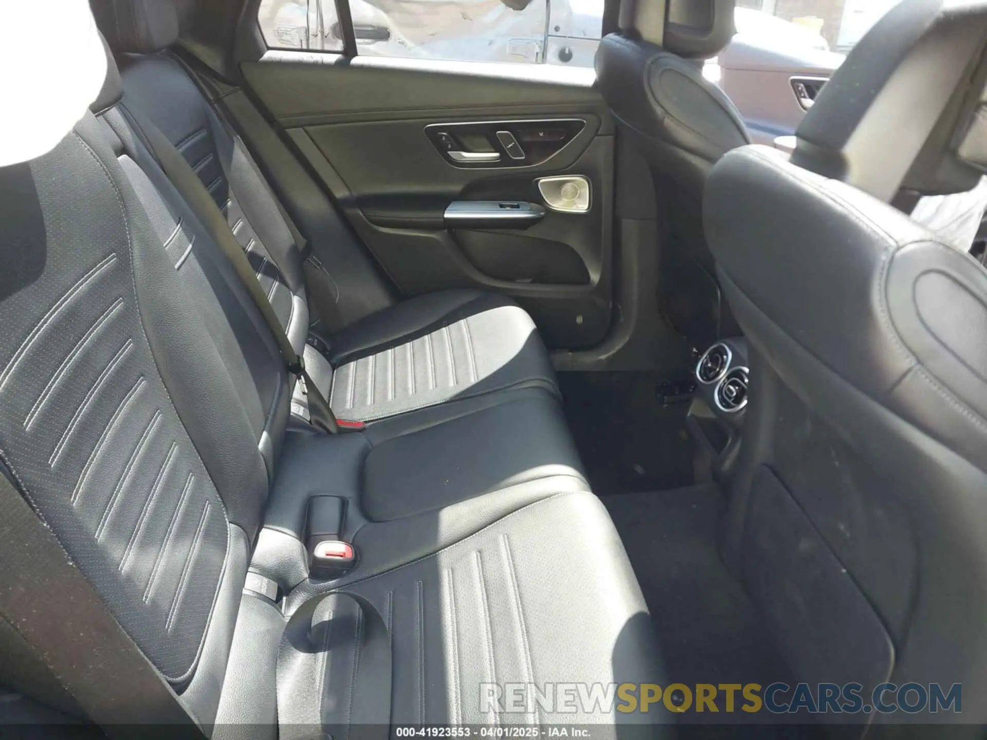 8 fotografías del automóvil dañado W1NKM4GB9PU021131 MERCEDES-BENZ GLC 300 2023