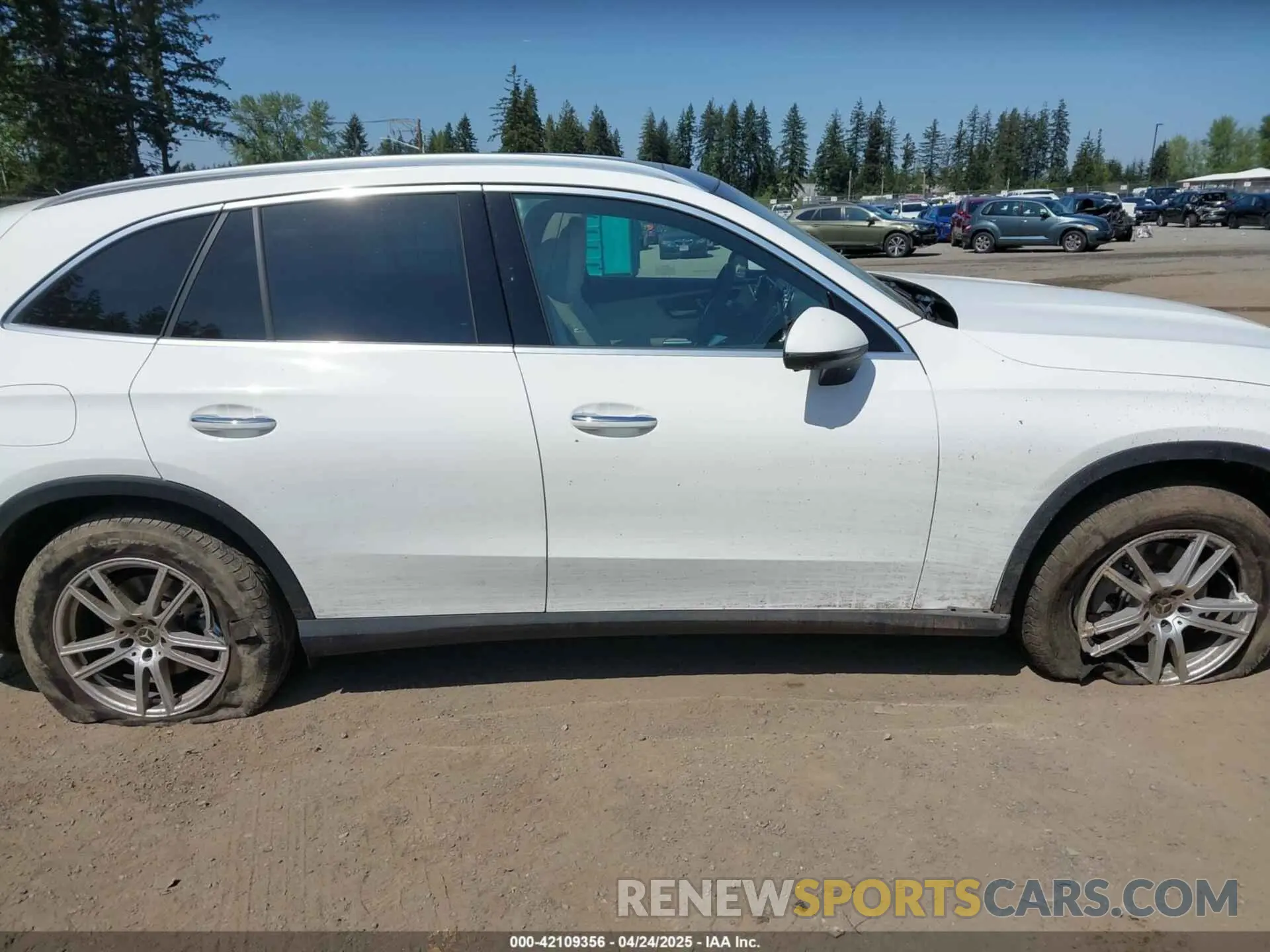 13 fotografías del automóvil dañado W1NKM4HB1PU016858 MERCEDES-BENZ GLC 300 2023