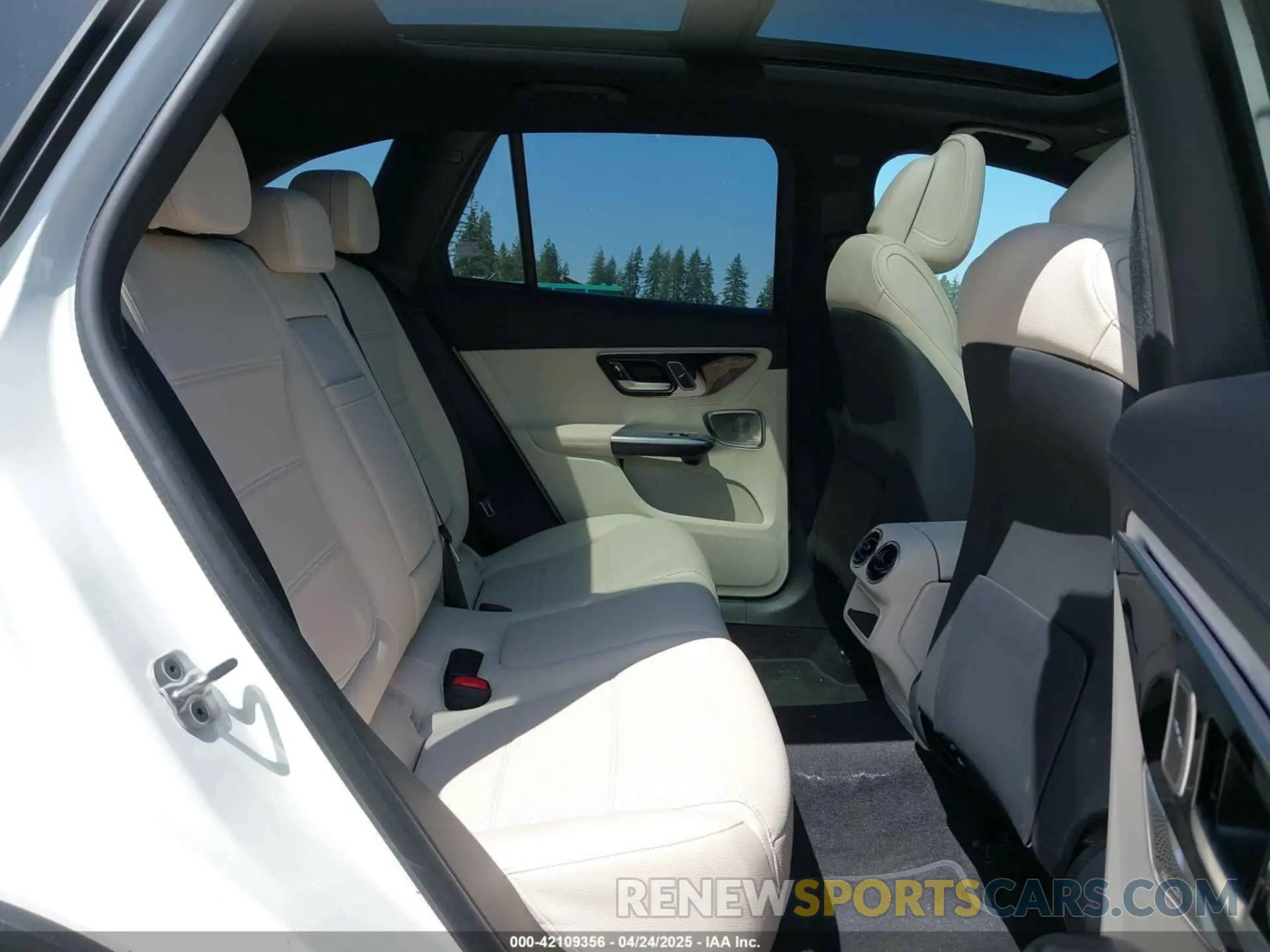8 fotografías del automóvil dañado W1NKM4HB1PU016858 MERCEDES-BENZ GLC 300 2023