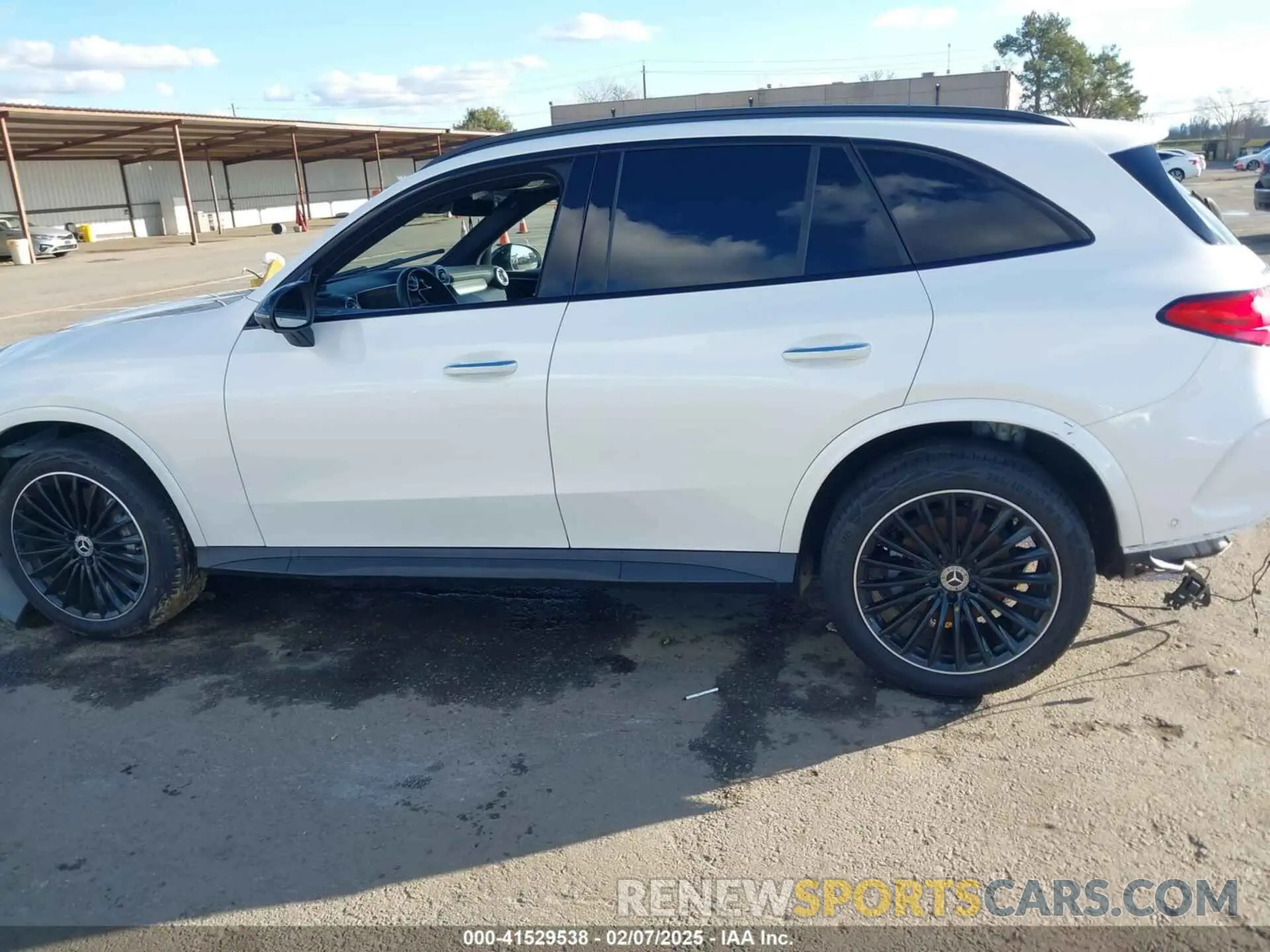 14 fotografías del automóvil dañado W1NKM4HB1PU027262 MERCEDES-BENZ GLC 300 2023