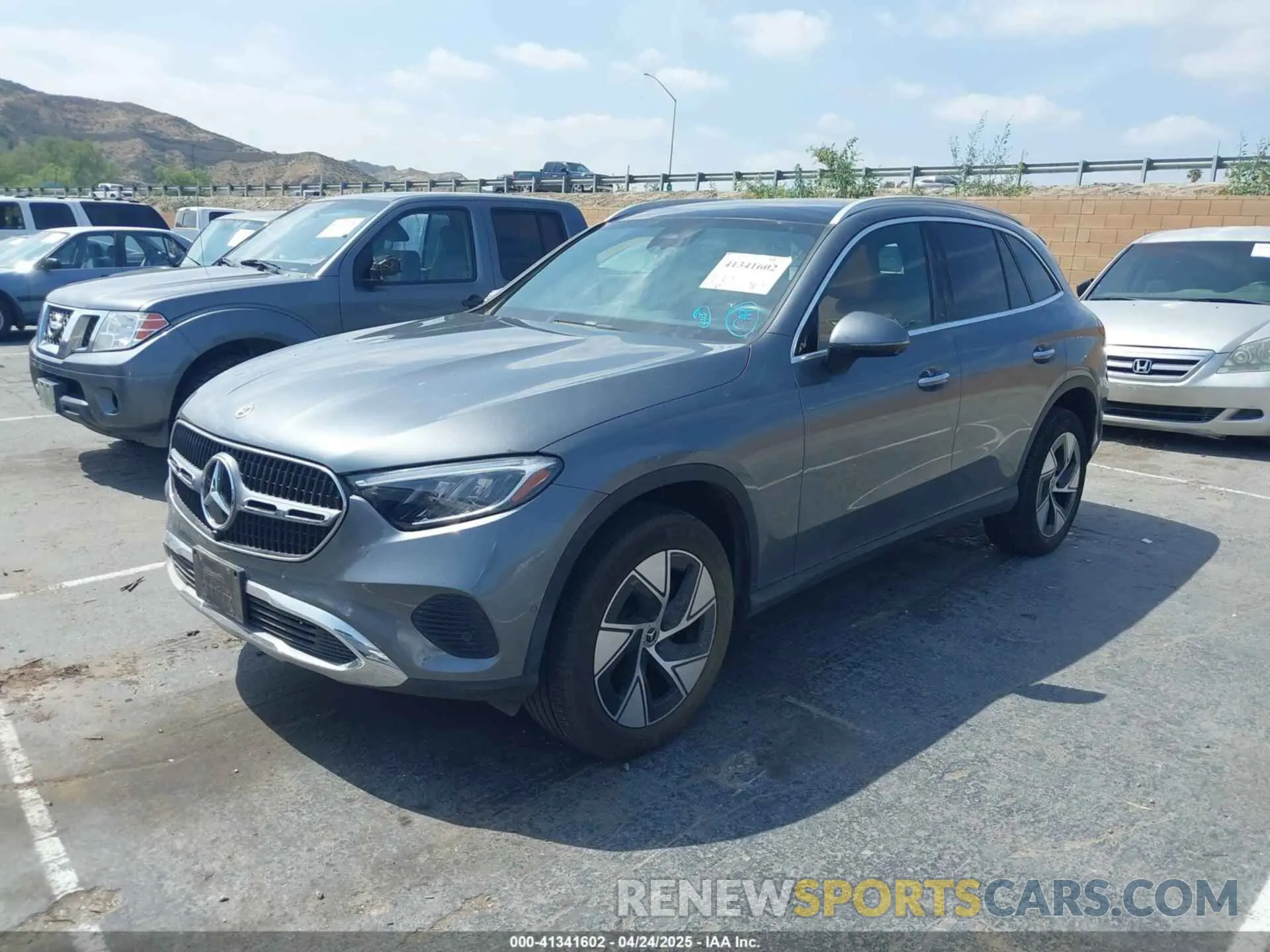 2 fotografías del automóvil dañado W1NKM4HB5PU028110 MERCEDES-BENZ GLC 300 2023