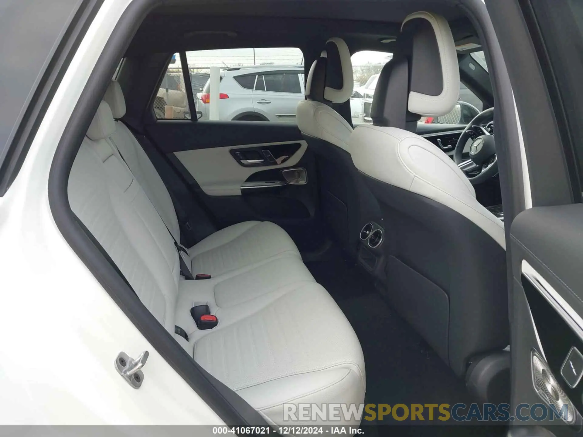 8 fotografías del automóvil dañado W1NKM4HB8PF060067 MERCEDES-BENZ GLC 300 2023