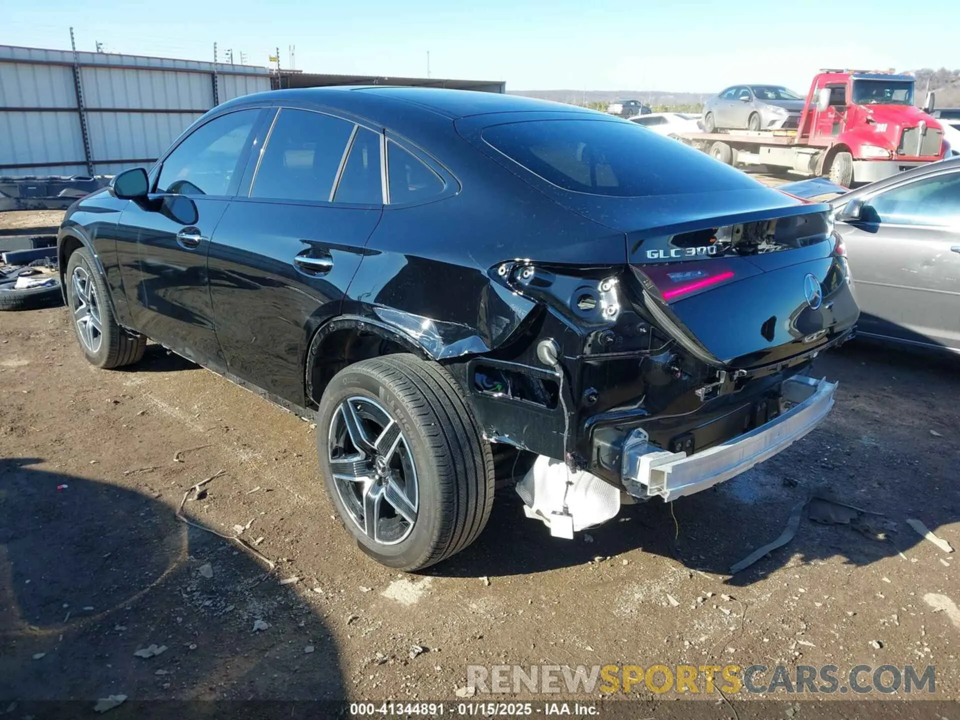 3 fotografías del automóvil dañado W1NKJ4HB9RF164062 MERCEDES-BENZ GLC 300 2024