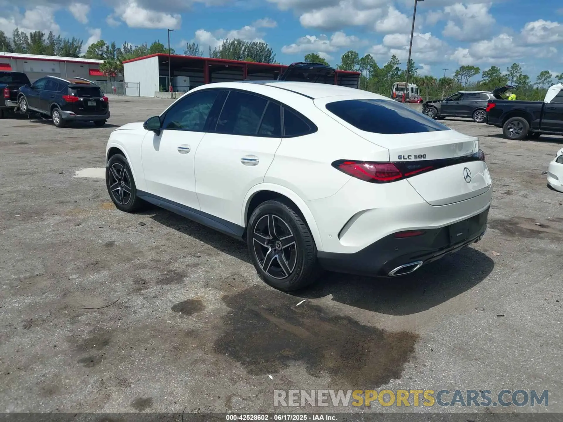 3 fotografías del automóvil dañado W1NKJ4HBXRF098993 MERCEDES-BENZ GLC 300 2024