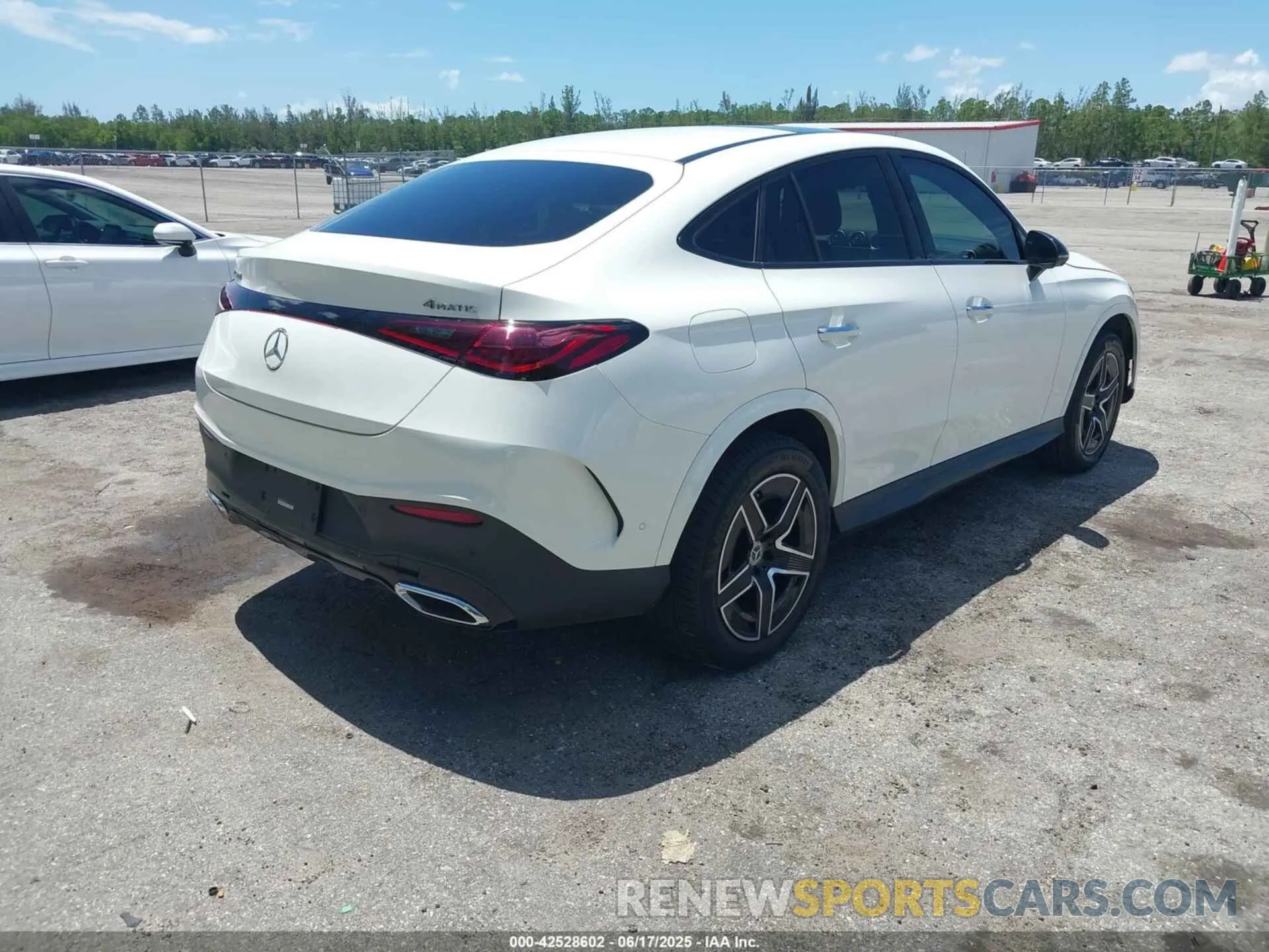 4 fotografías del automóvil dañado W1NKJ4HBXRF098993 MERCEDES-BENZ GLC 300 2024