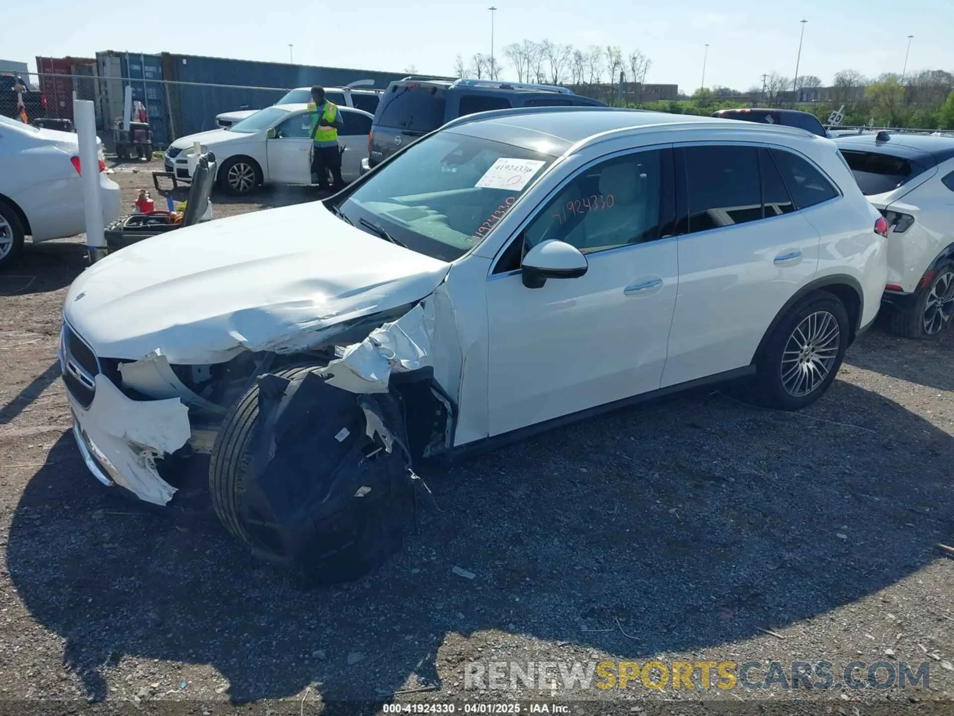 2 fotografías del automóvil dañado W1NKM4GB5RF167307 MERCEDES-BENZ GLC 300 2024