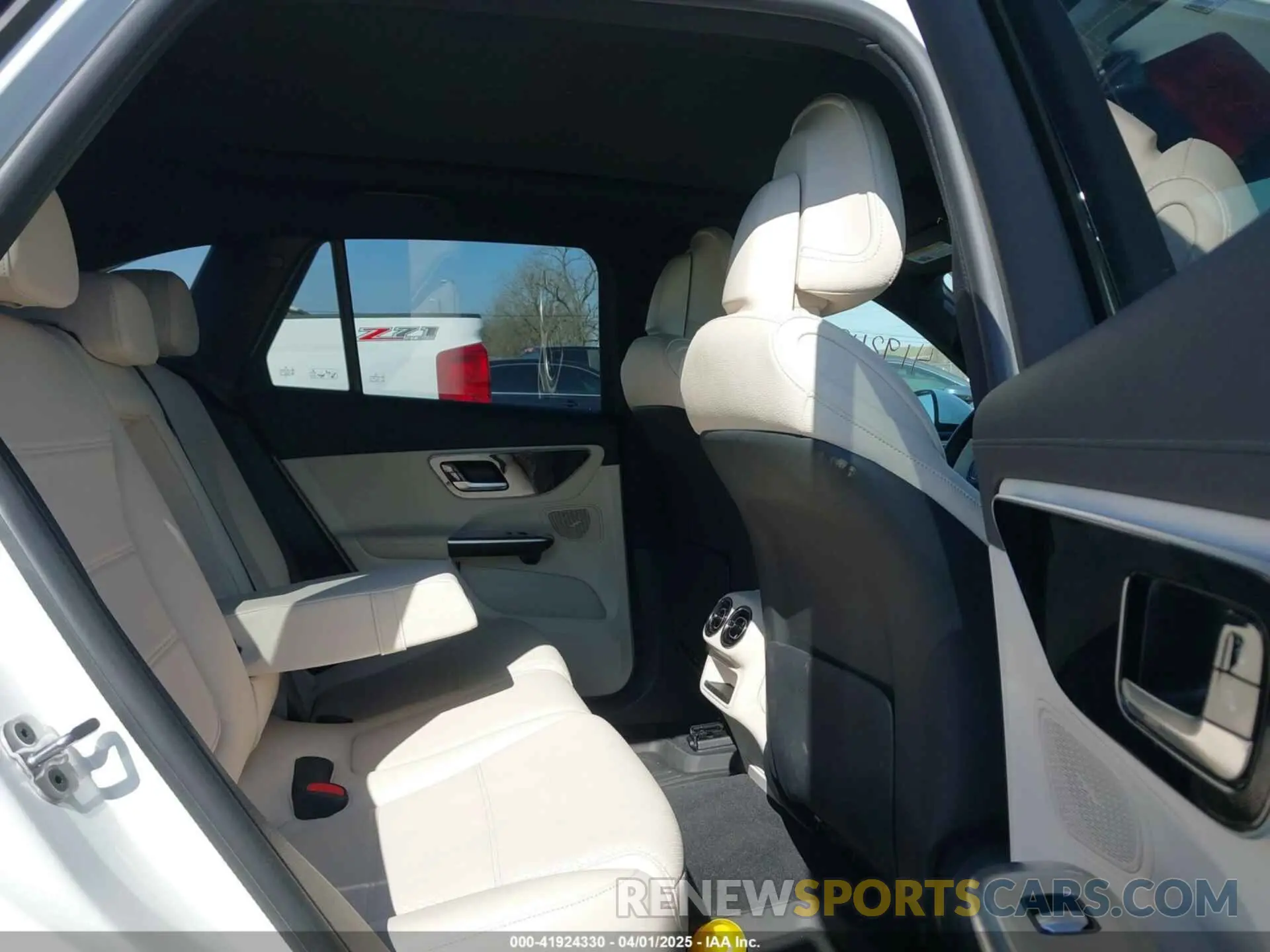8 fotografías del automóvil dañado W1NKM4GB5RF167307 MERCEDES-BENZ GLC 300 2024