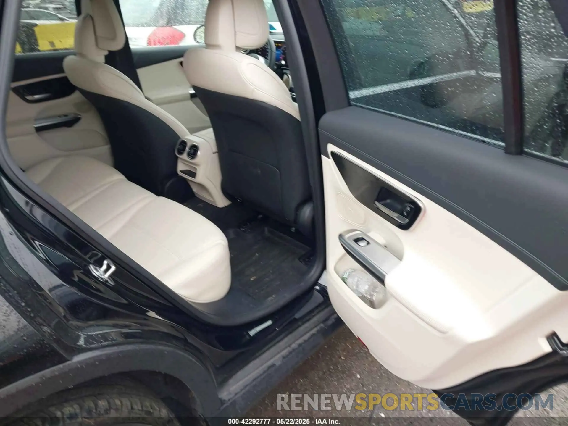 8 fotografías del automóvil dañado W1NKM4HB1RF134366 MERCEDES-BENZ GLC 300 2024