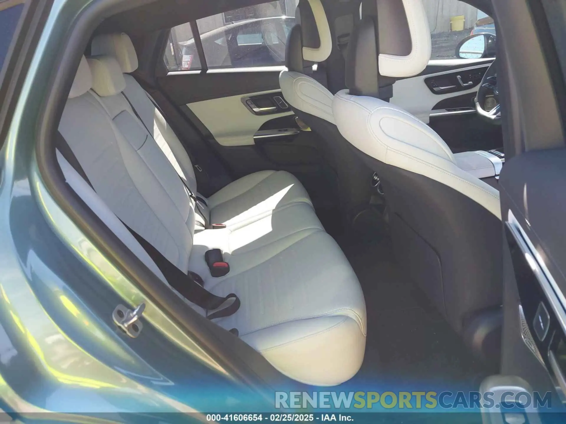 8 fotografías del automóvil dañado W1NKJ4HB1SF236734 MERCEDES-BENZ GLC 300 2025