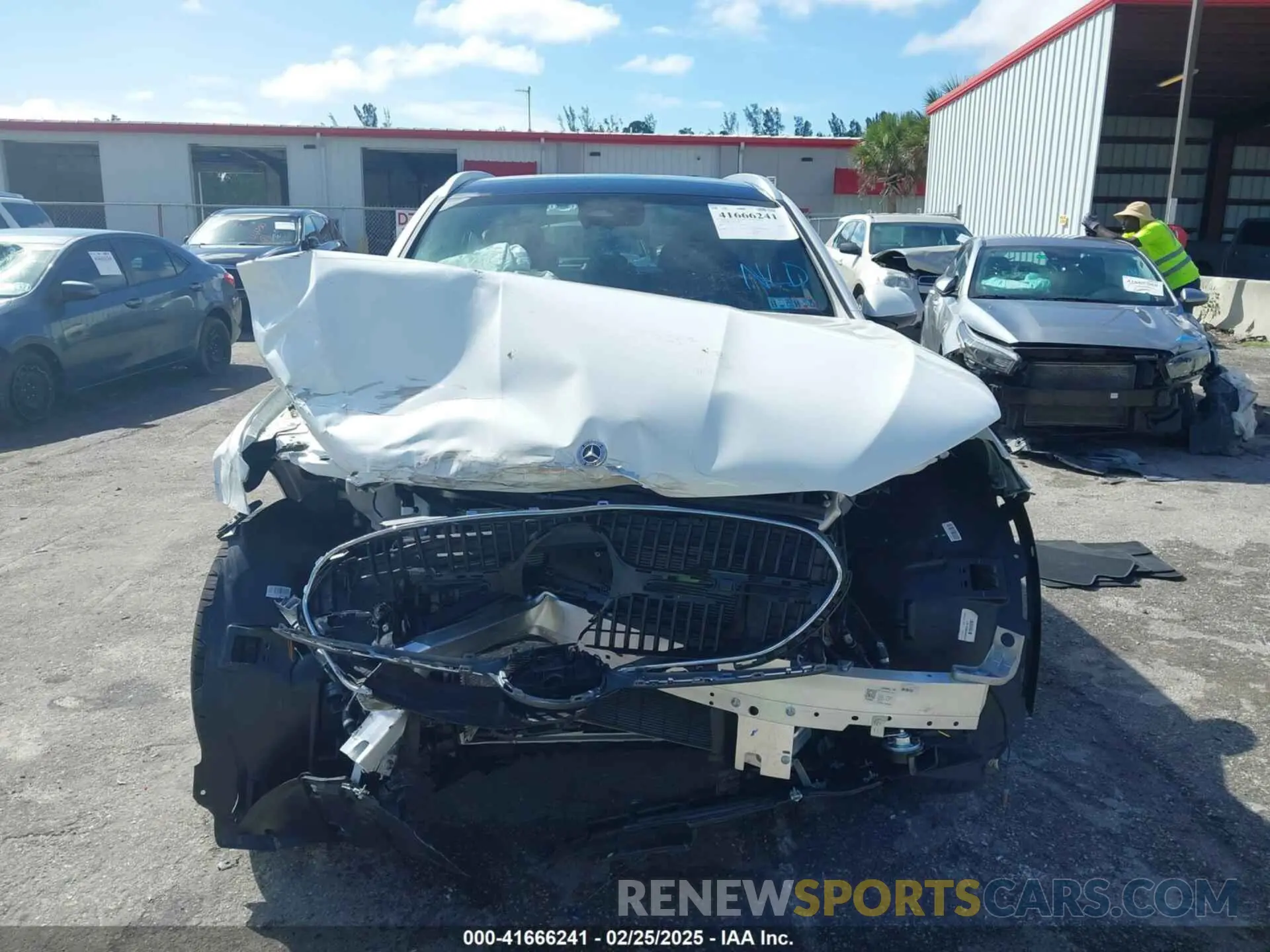 12 fotografías del automóvil dañado W1NKM4HB3SF237083 MERCEDES-BENZ GLC 300 2025