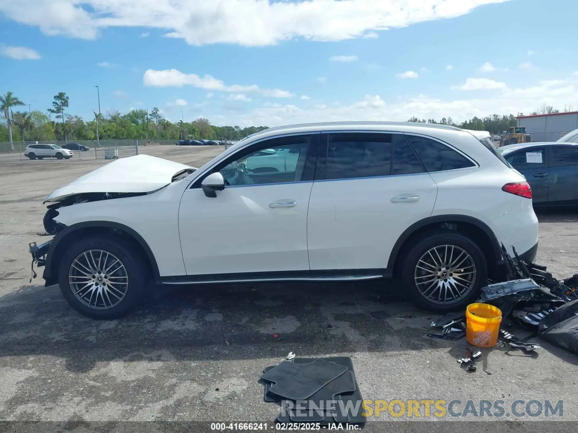 14 fotografías del automóvil dañado W1NKM4HB3SF237083 MERCEDES-BENZ GLC 300 2025