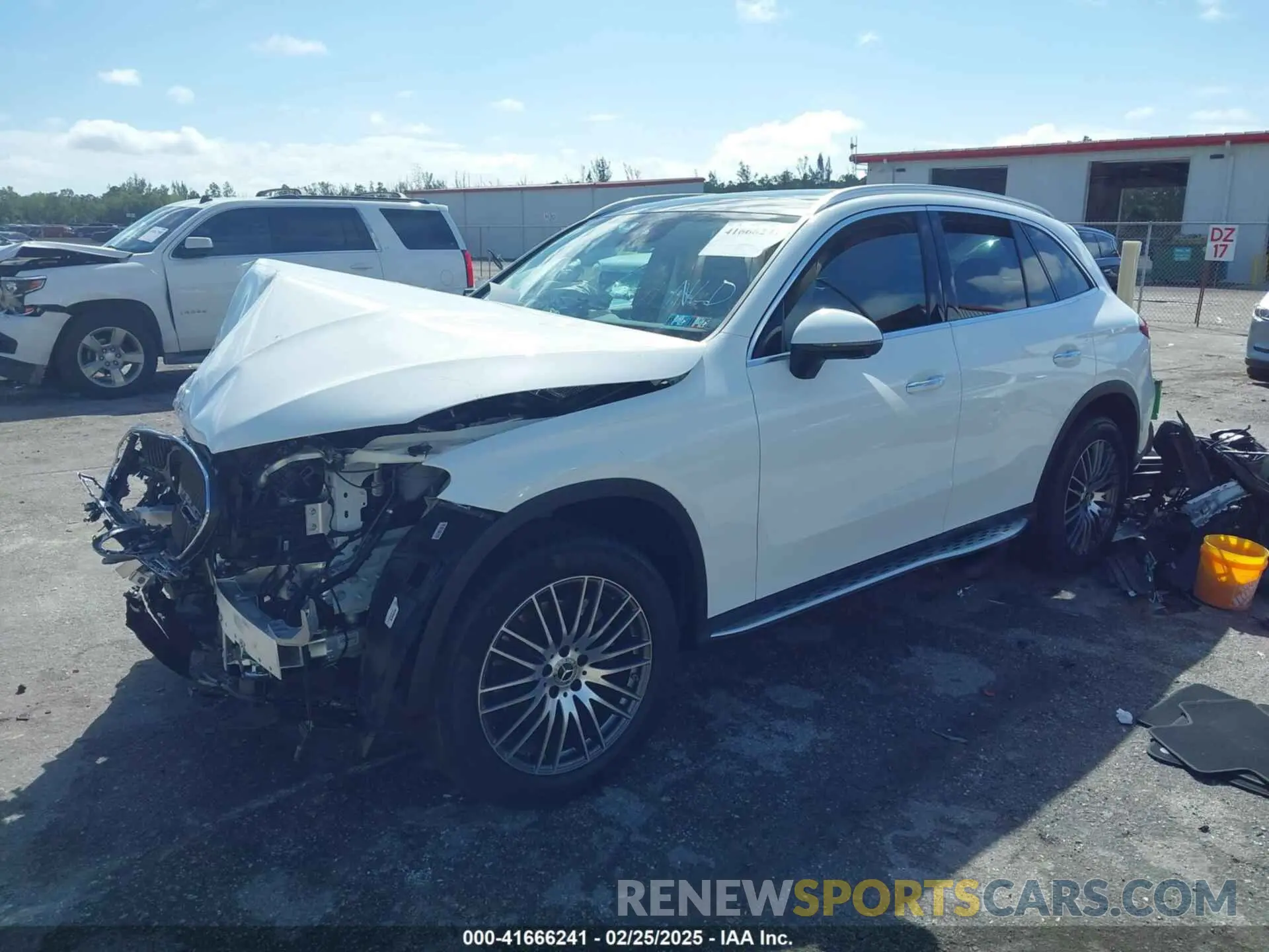 2 fotografías del automóvil dañado W1NKM4HB3SF237083 MERCEDES-BENZ GLC 300 2025