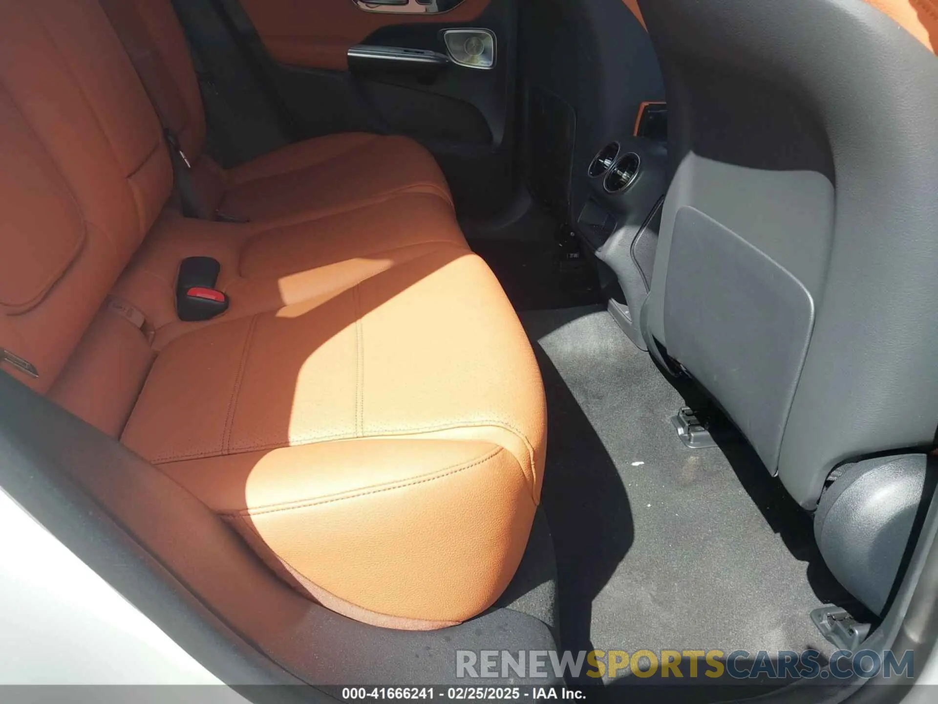 8 fotografías del automóvil dañado W1NKM4HB3SF237083 MERCEDES-BENZ GLC 300 2025