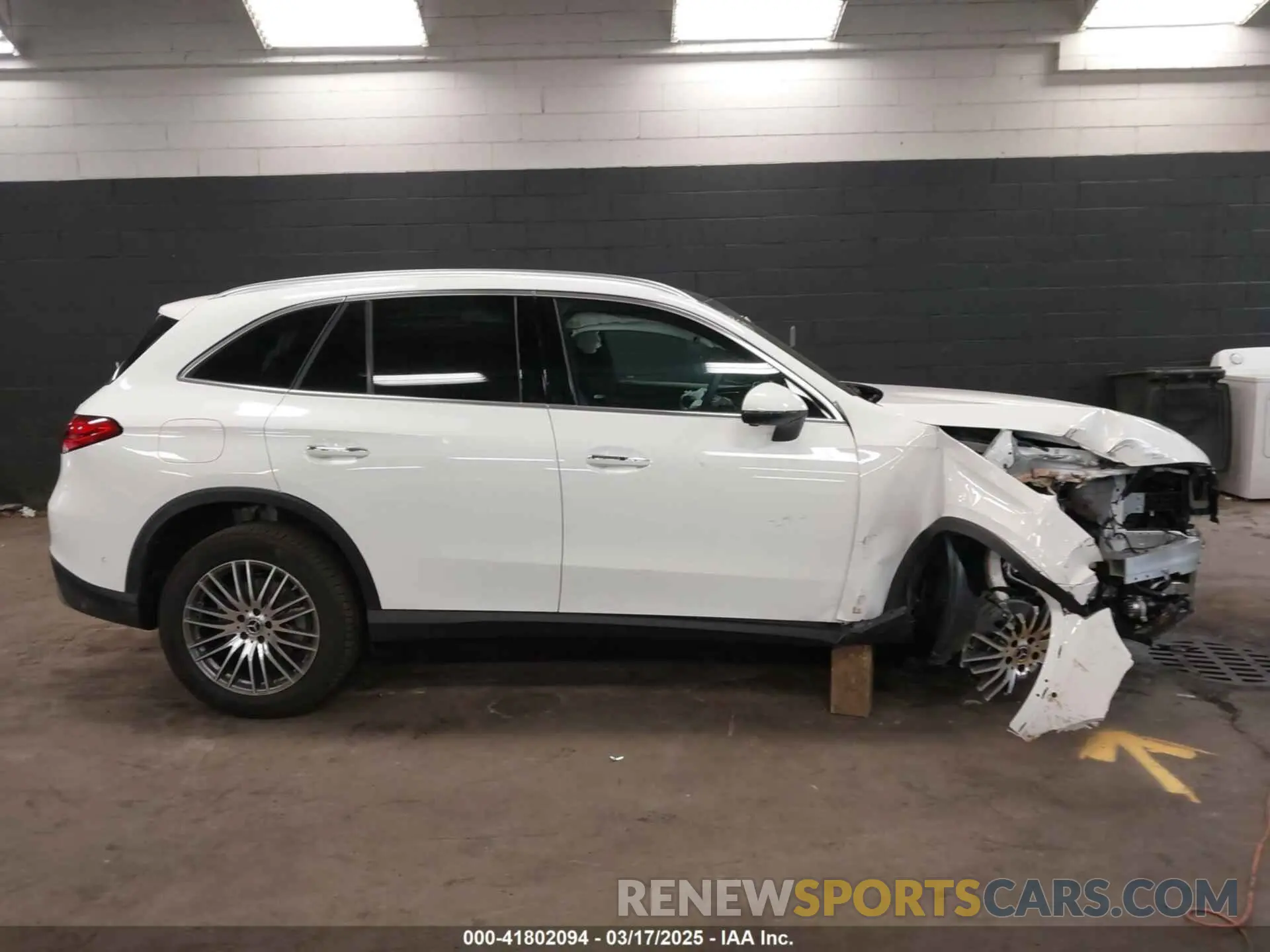 14 fotografías del automóvil dañado W1NKM4HB3SF272075 MERCEDES-BENZ GLC 300 2025