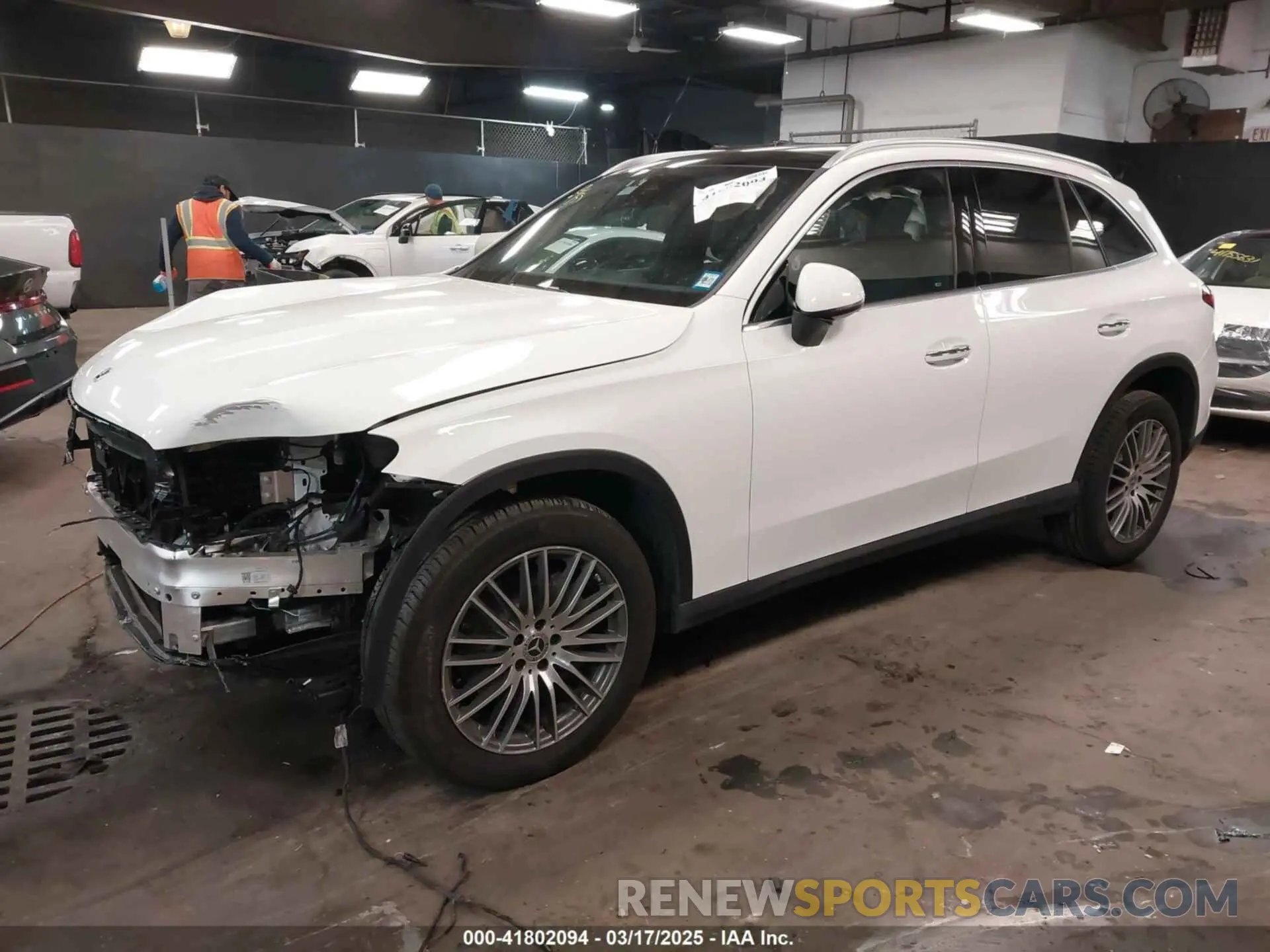 2 fotografías del automóvil dañado W1NKM4HB3SF272075 MERCEDES-BENZ GLC 300 2025