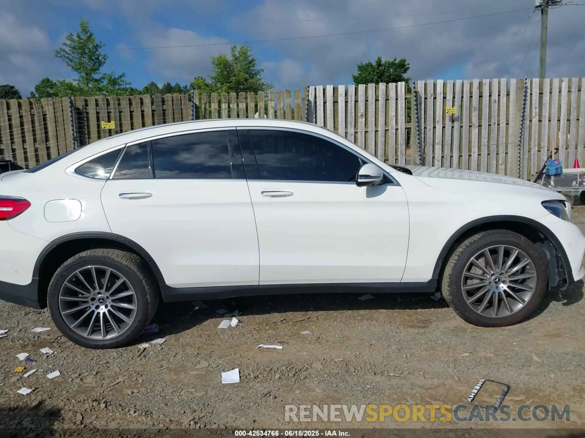 13 fotografías del automóvil dañado WDC0J4KB5KF569665 MERCEDES-BENZ GLC 300 COUPE 2019