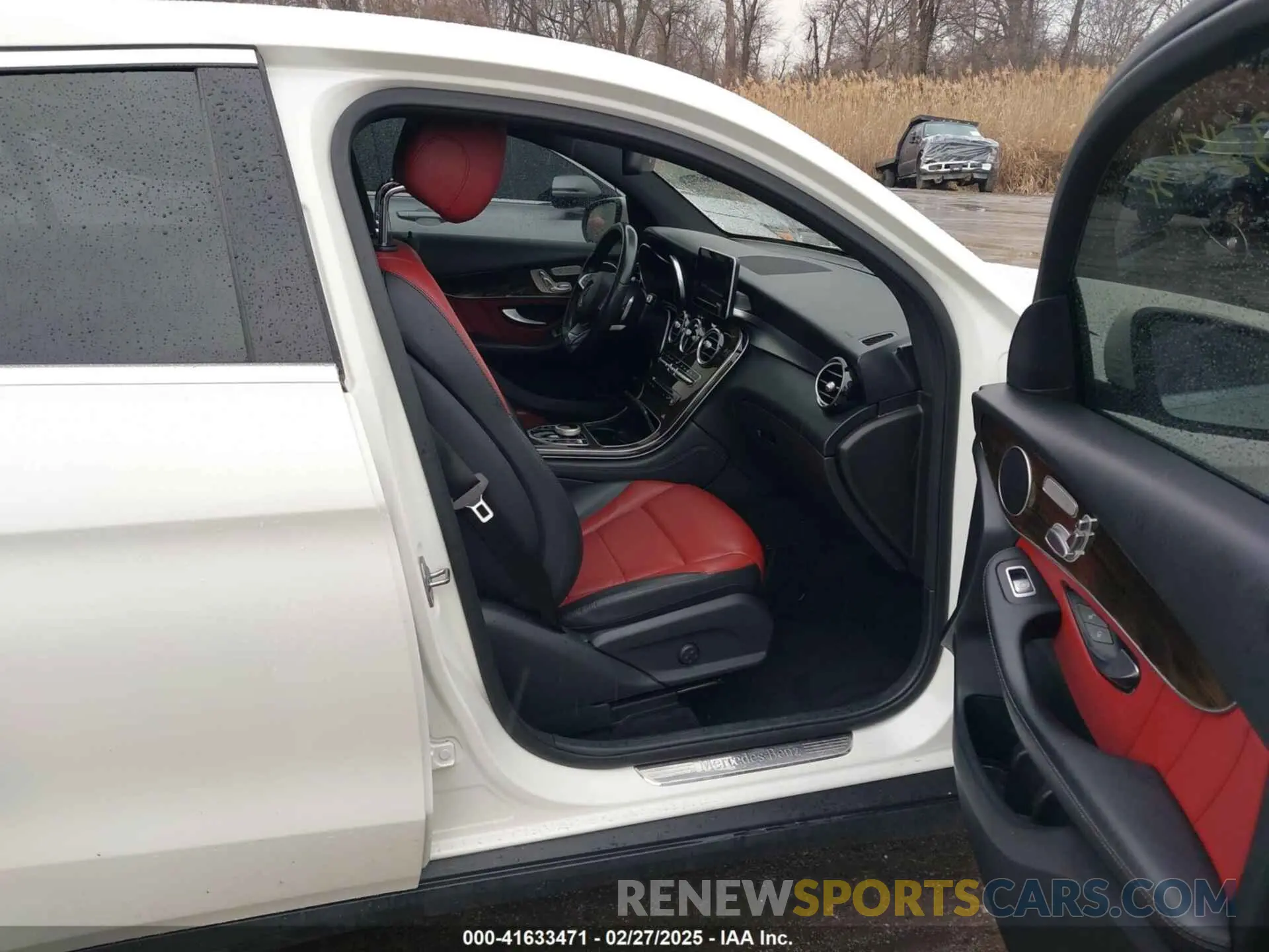 5 fotografías del automóvil dañado WDC0J4KB7KF553841 MERCEDES-BENZ GLC 300 COUPE 2019