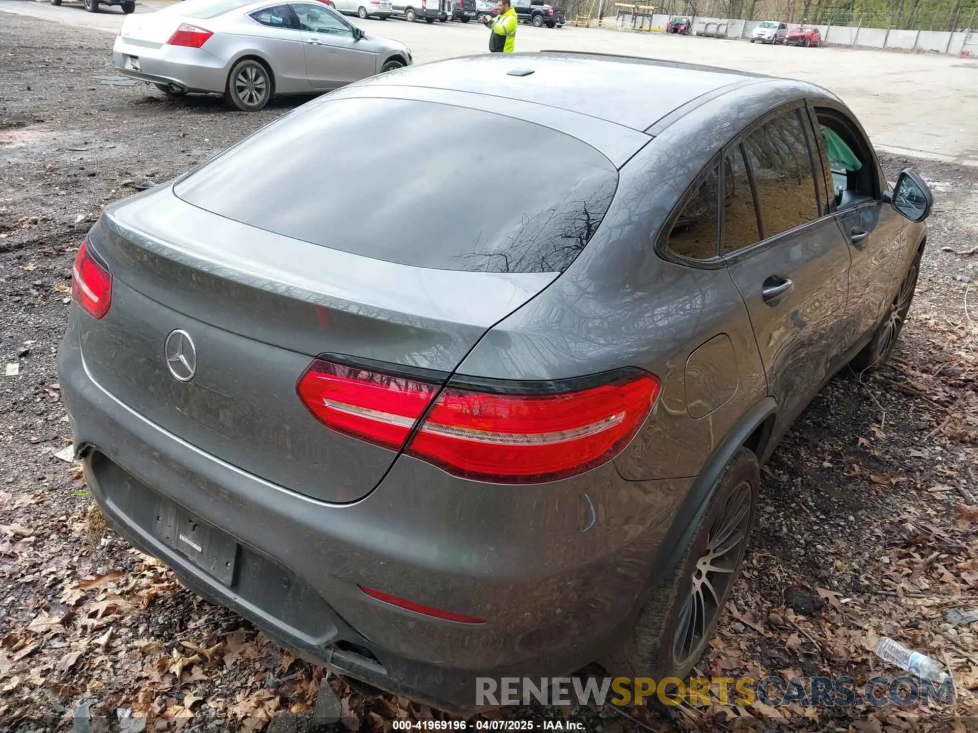 4 fotografías del automóvil dañado WDC0J4KB8KF664639 MERCEDES-BENZ GLC 300 COUPE 2019