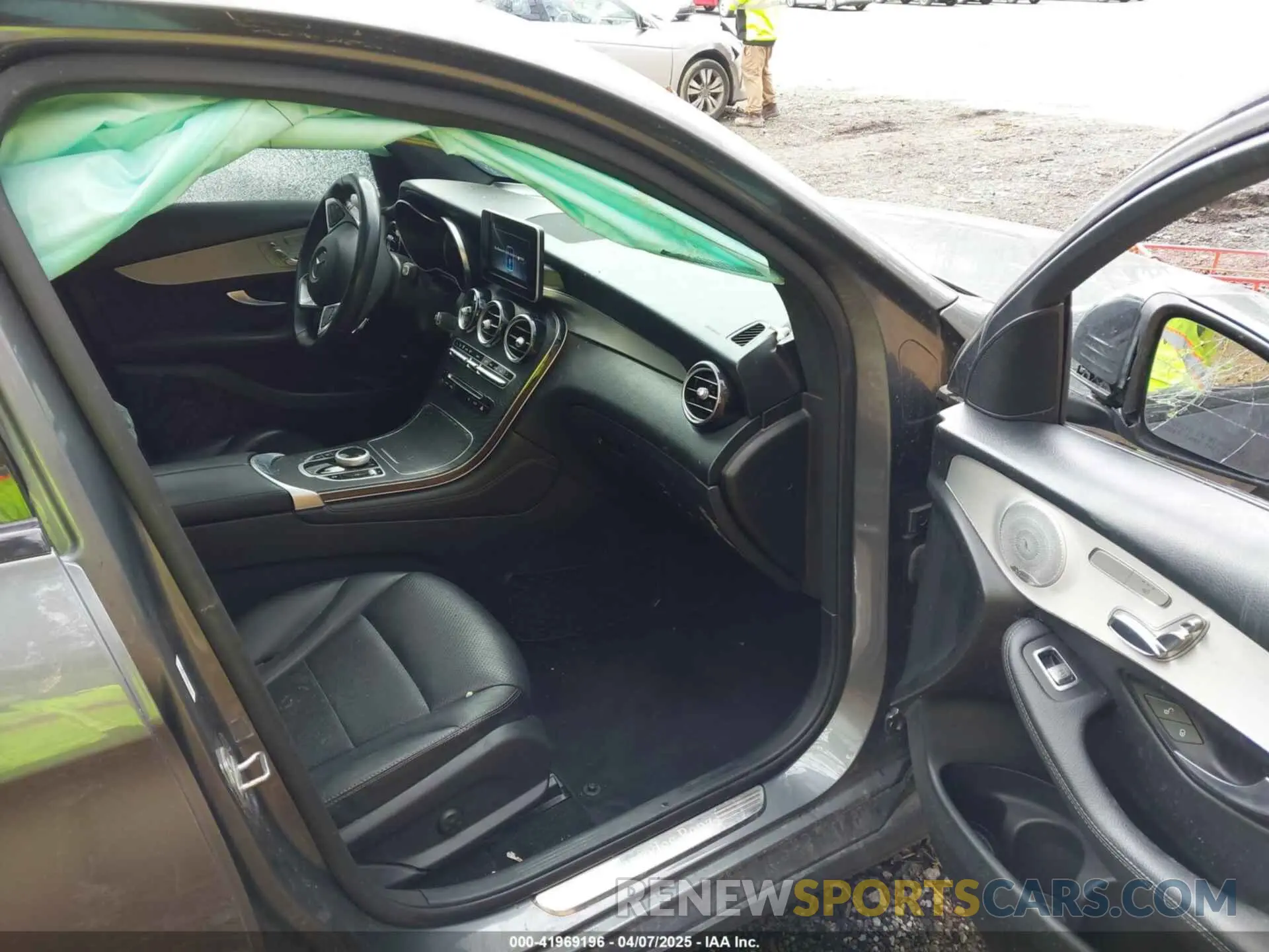 5 fotografías del automóvil dañado WDC0J4KB8KF664639 MERCEDES-BENZ GLC 300 COUPE 2019