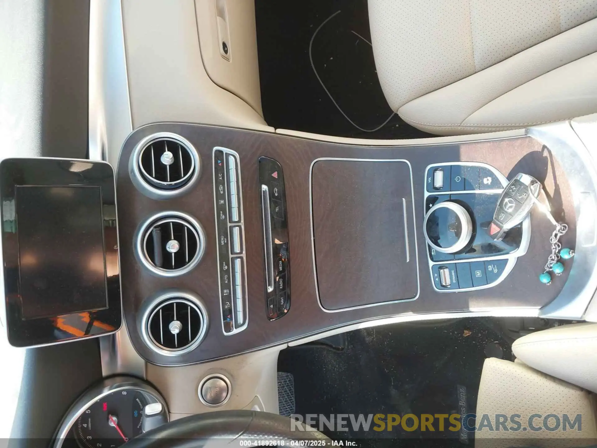 11 fotografías del automóvil dañado WDC0G5EB0KF585613 MERCEDES-BENZ GLC 350E 2019