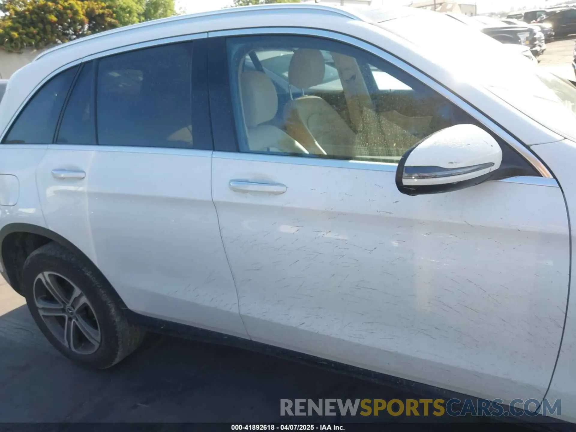 14 fotografías del automóvil dañado WDC0G5EB0KF585613 MERCEDES-BENZ GLC 350E 2019