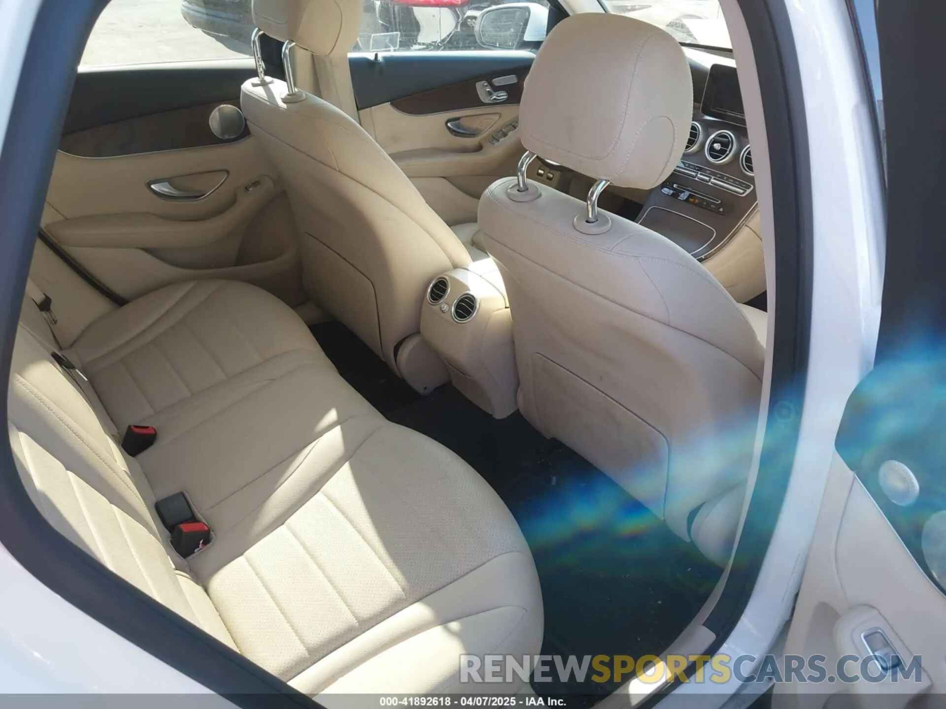 8 fotografías del automóvil dañado WDC0G5EB0KF585613 MERCEDES-BENZ GLC 350E 2019
