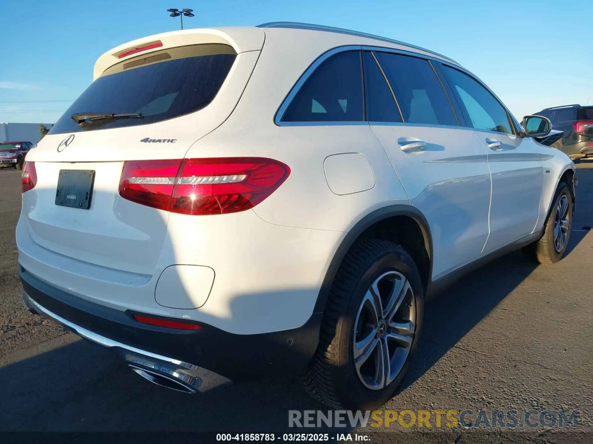 4 fotografías del automóvil dañado WDC0G5EB1KF519491 MERCEDES-BENZ GLC 350E 2019