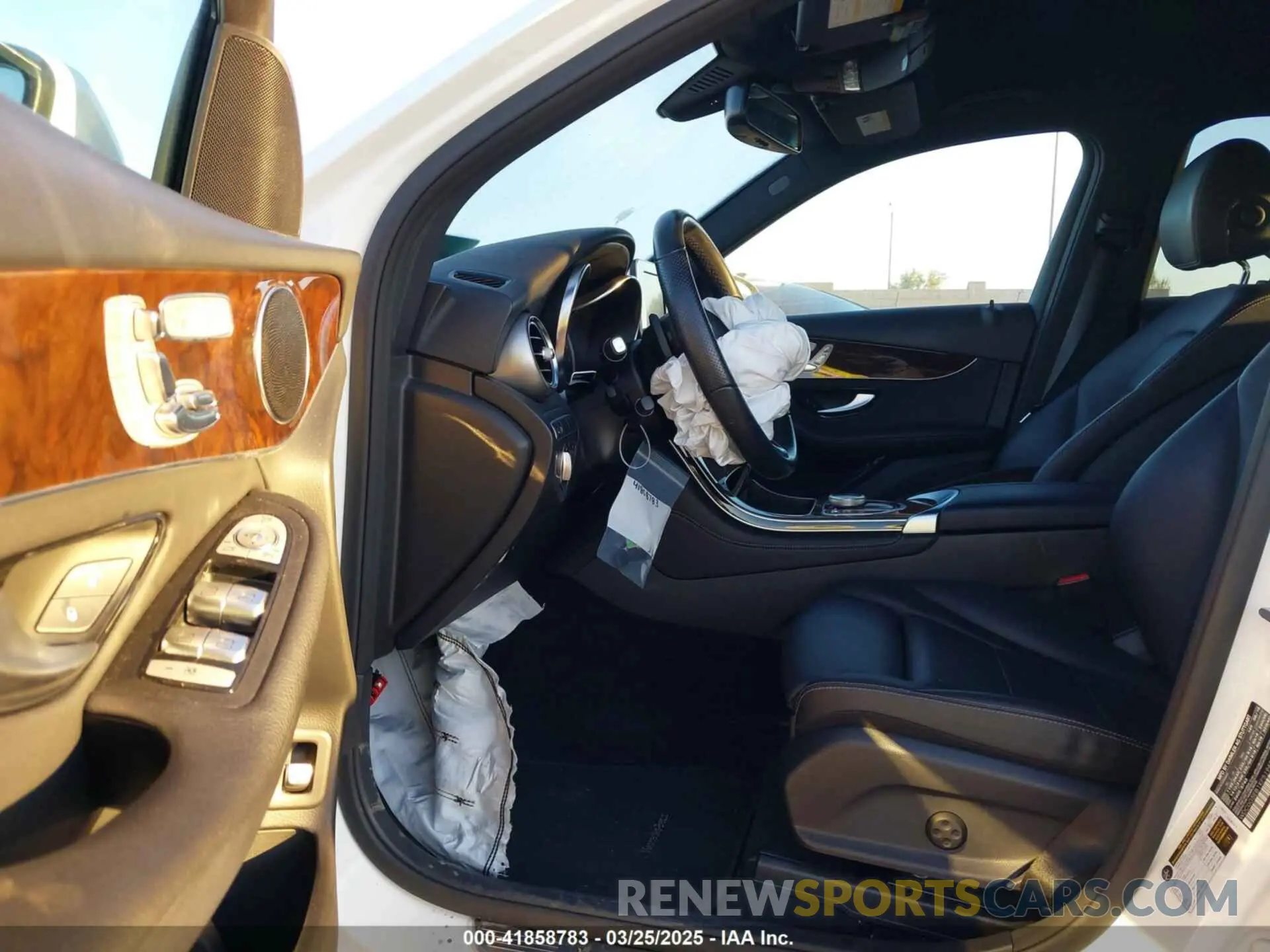 5 fotografías del automóvil dañado WDC0G5EB1KF519491 MERCEDES-BENZ GLC 350E 2019