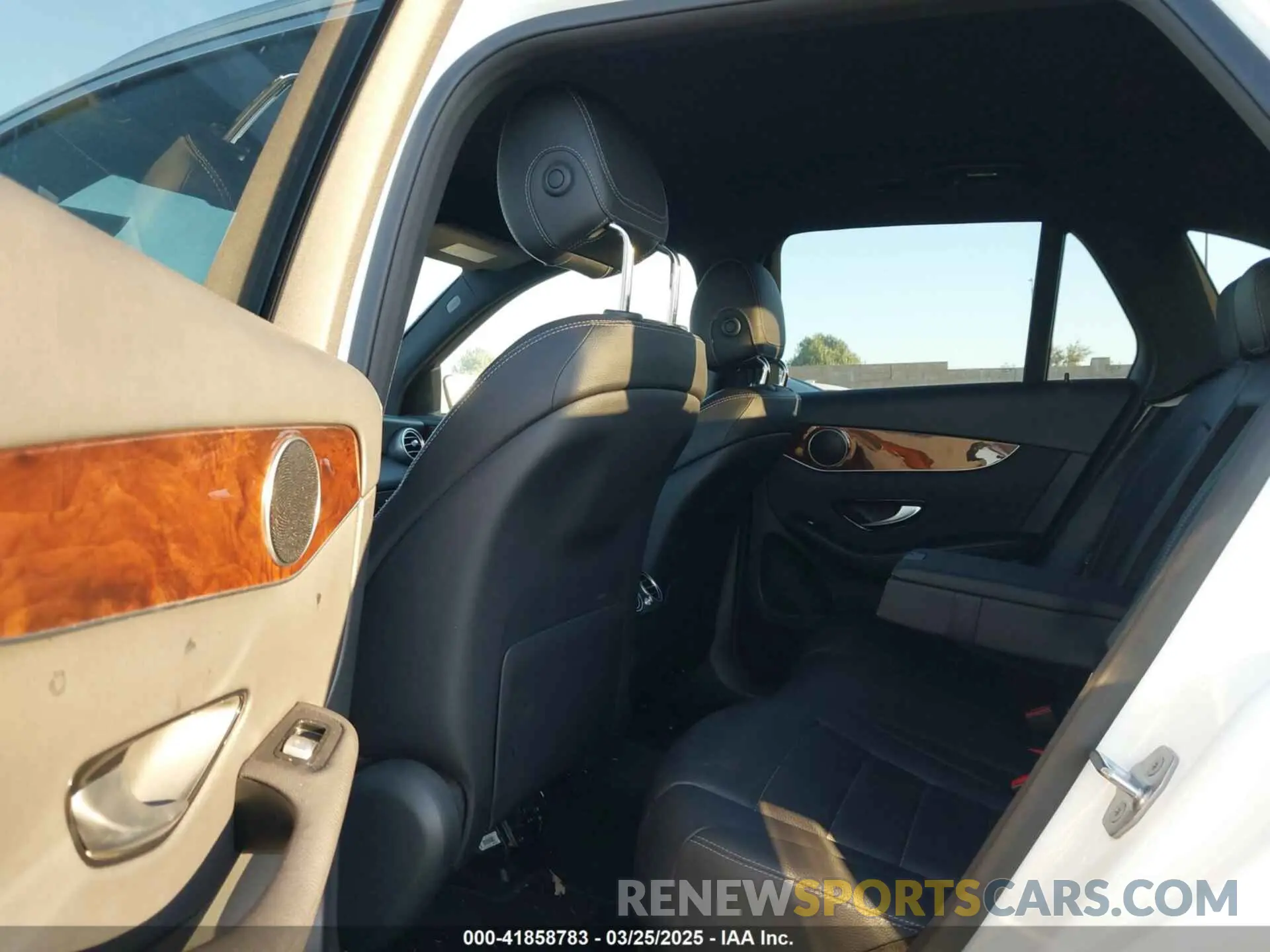 8 fotografías del automóvil dañado WDC0G5EB1KF519491 MERCEDES-BENZ GLC 350E 2019