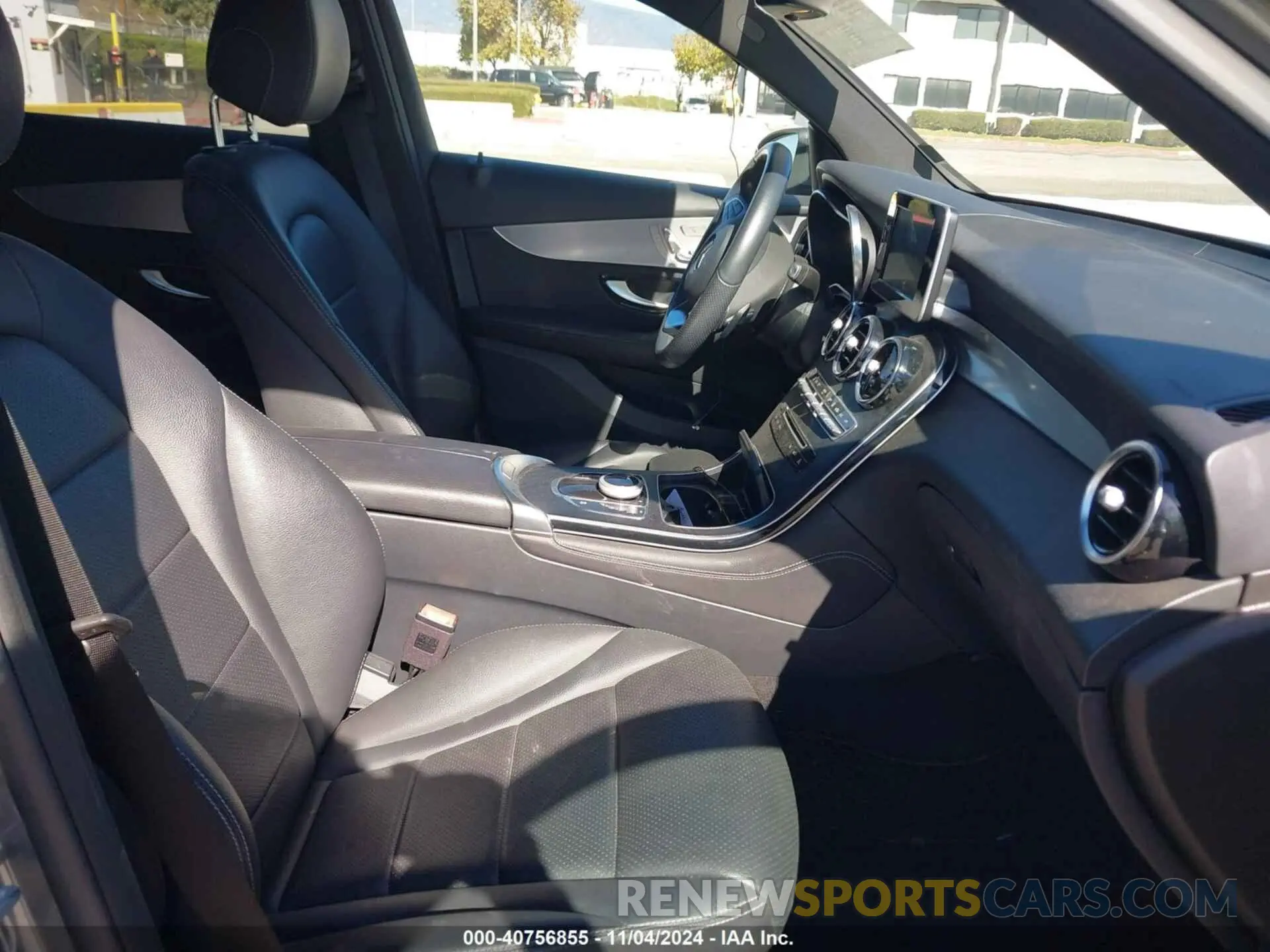 5 fotografías del automóvil dañado WDC0G5EB1KF625858 MERCEDES-BENZ GLC 350E 2019