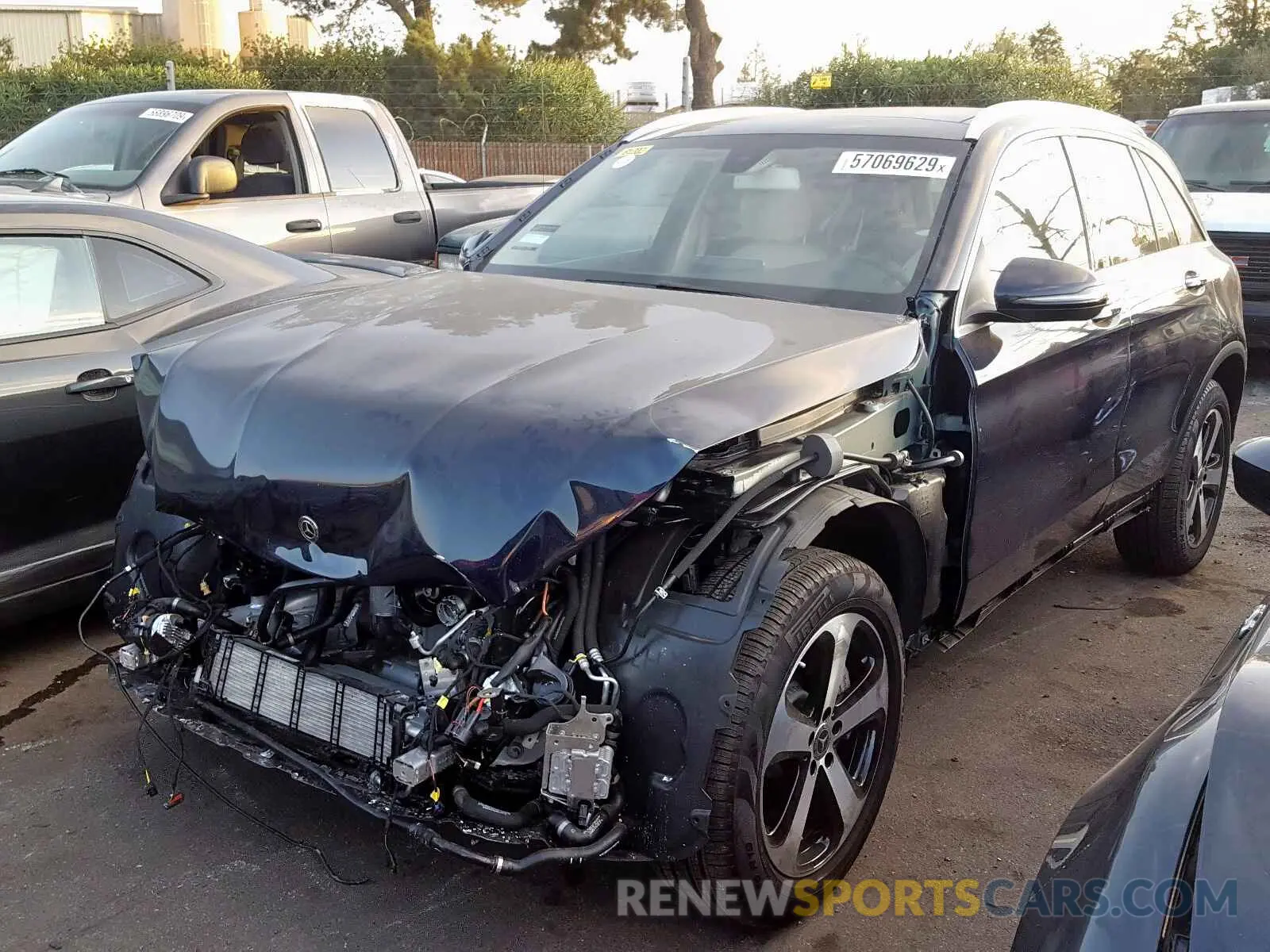 2 fotografías del automóvil dañado WDC0G5EB4KF601649 MERCEDES-BENZ GLC 350E 2019