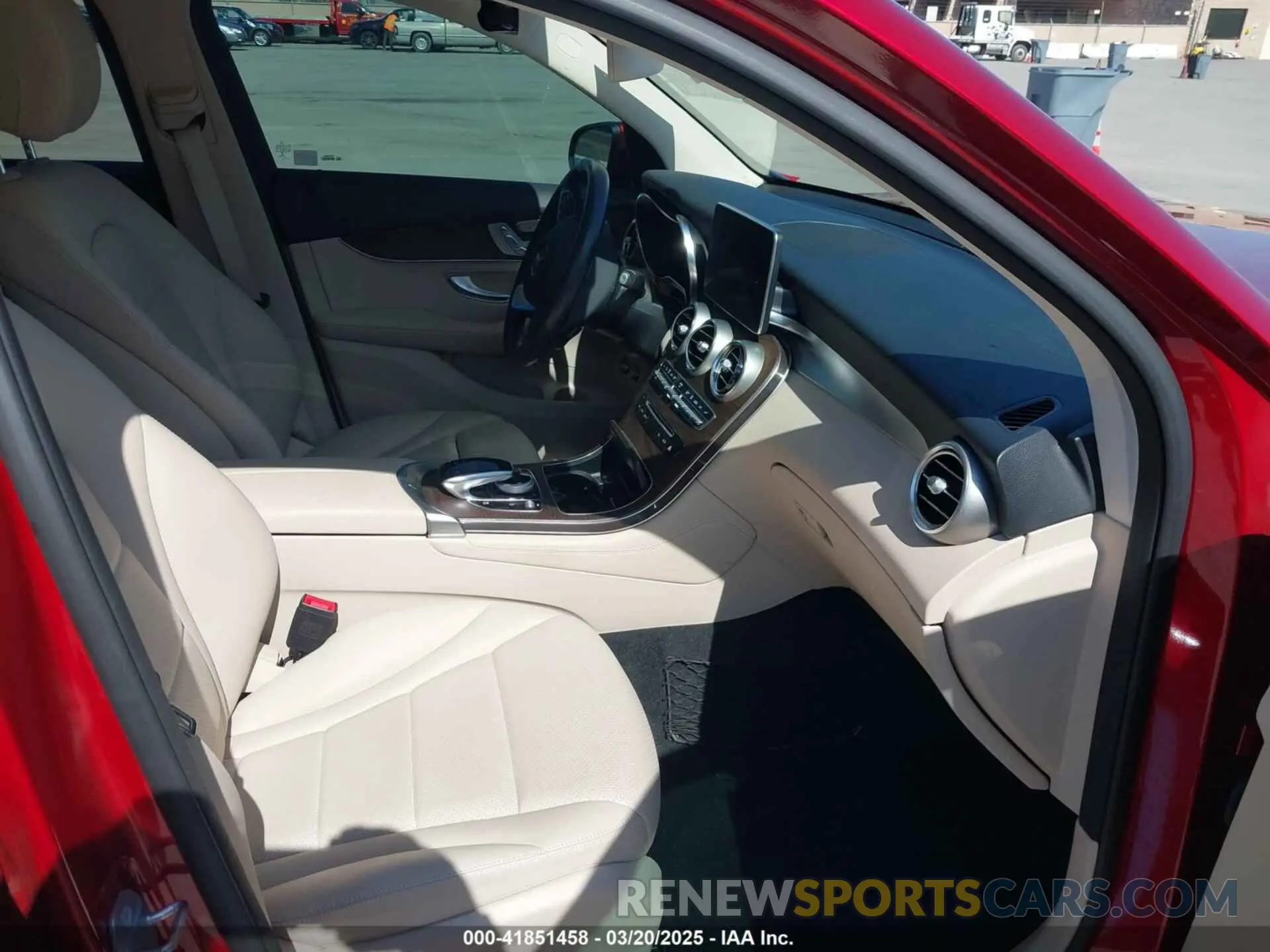 5 fotografías del automóvil dañado WDC0G5EB9KF617426 MERCEDES-BENZ GLC 350E 2019
