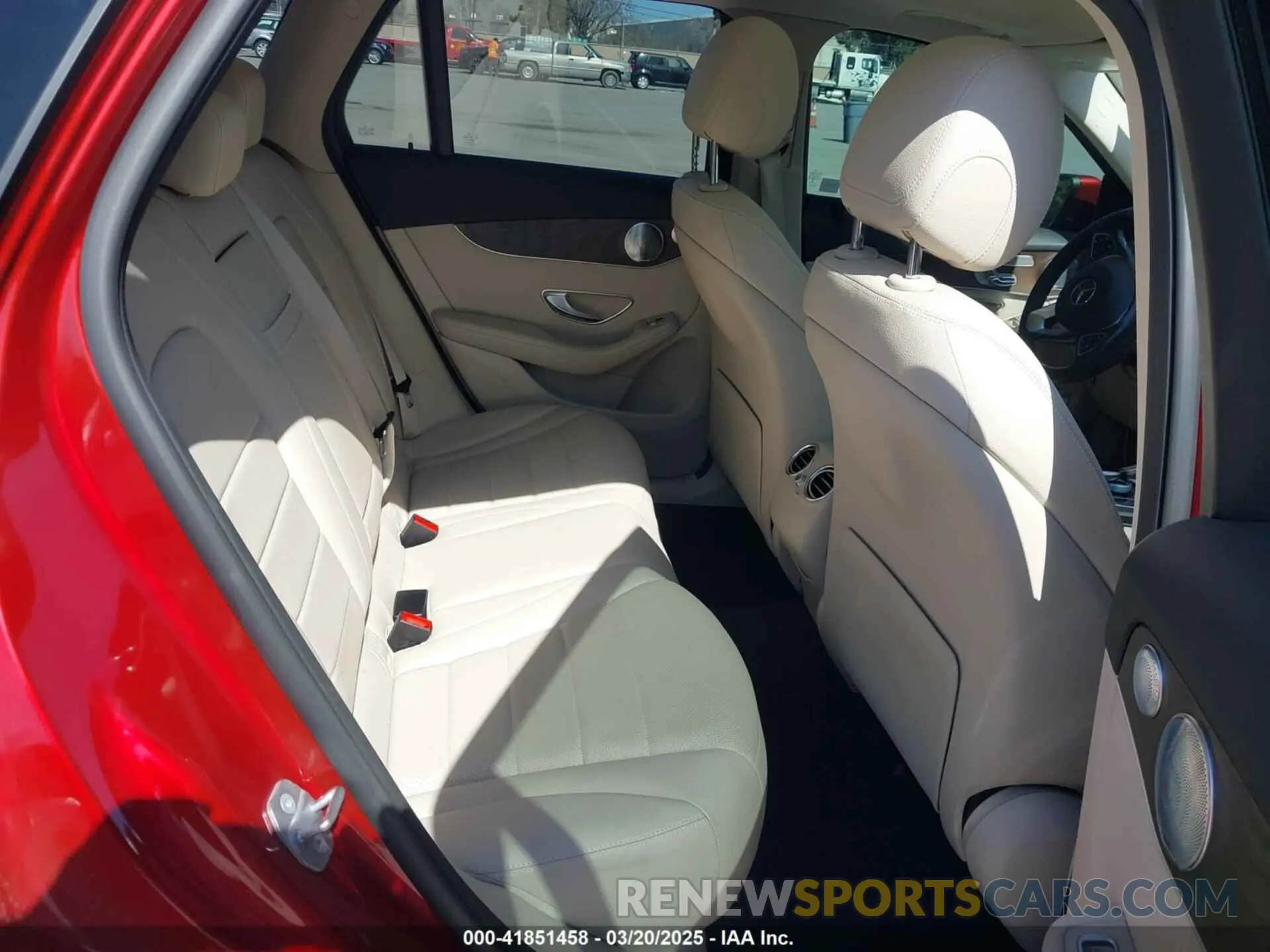 8 fotografías del automóvil dañado WDC0G5EB9KF617426 MERCEDES-BENZ GLC 350E 2019