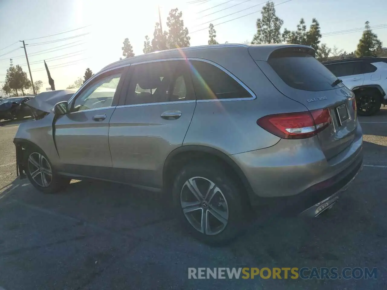 2 fotografías del automóvil dañado WDC0G4JB0KV131870 MERCEDES-BENZ GLC-CLASS 2019