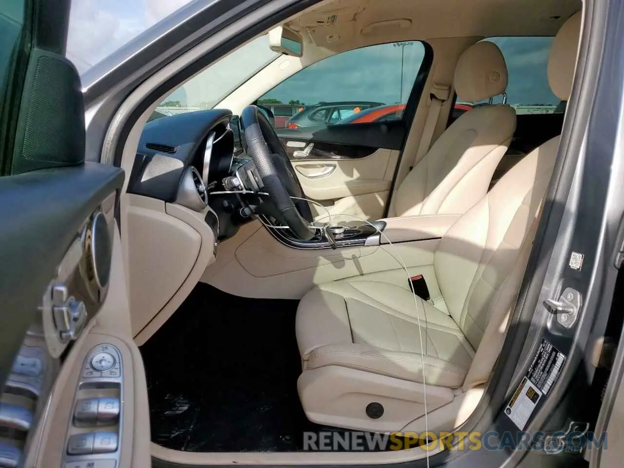 7 fotografías del automóvil dañado WDC0G4JB6KV133655 MERCEDES-BENZ GLC-CLASS 2019
