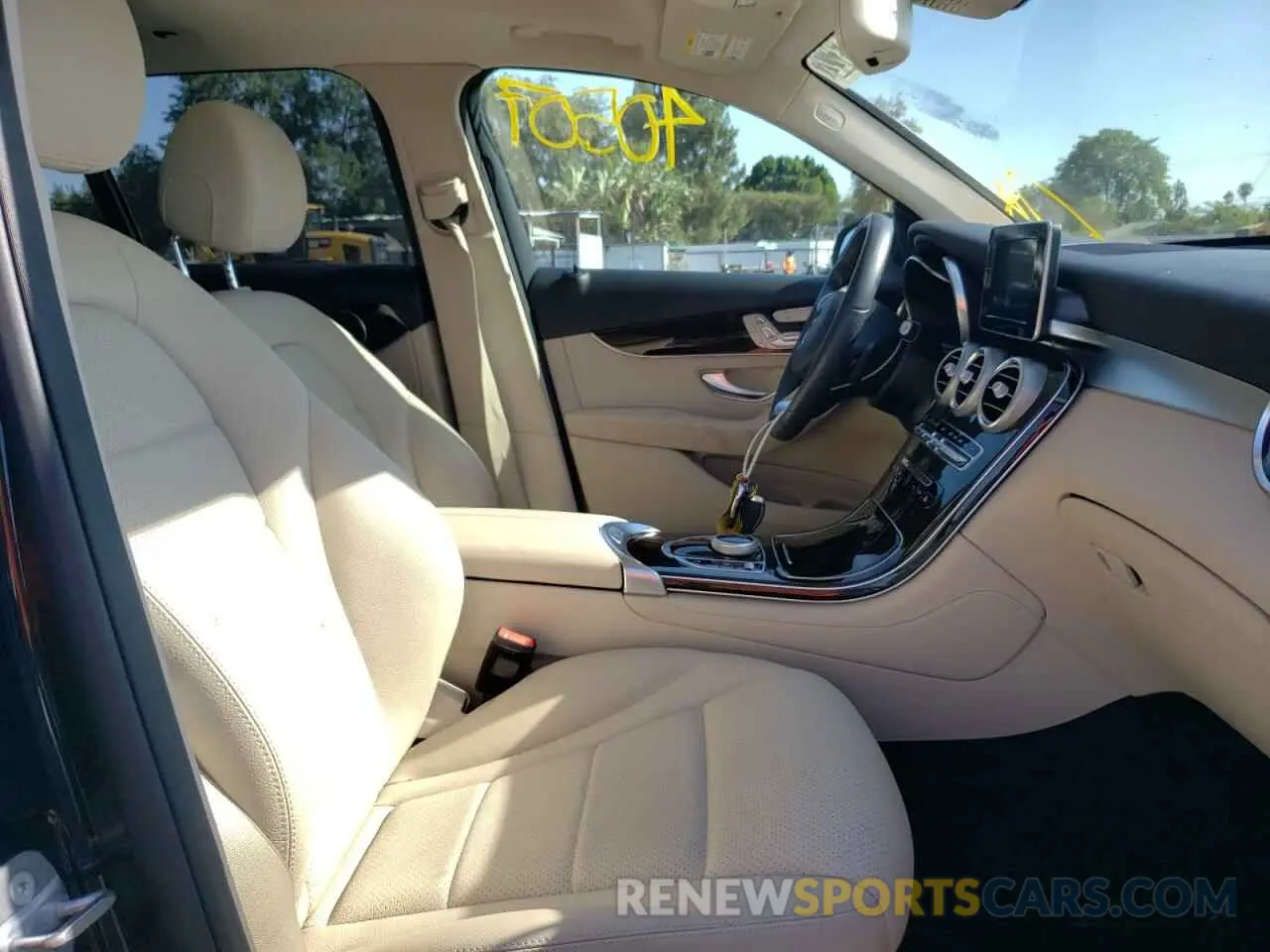 5 fotografías del automóvil dañado WDC0G4JB7KV151629 MERCEDES-BENZ GLC-CLASS 2019
