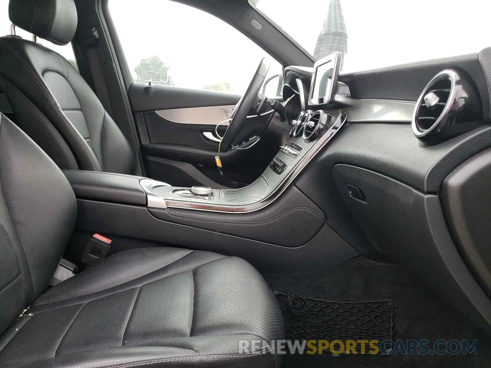 5 fotografías del automóvil dañado WDC0G4JB7KV160198 MERCEDES-BENZ GLC-CLASS 2019
