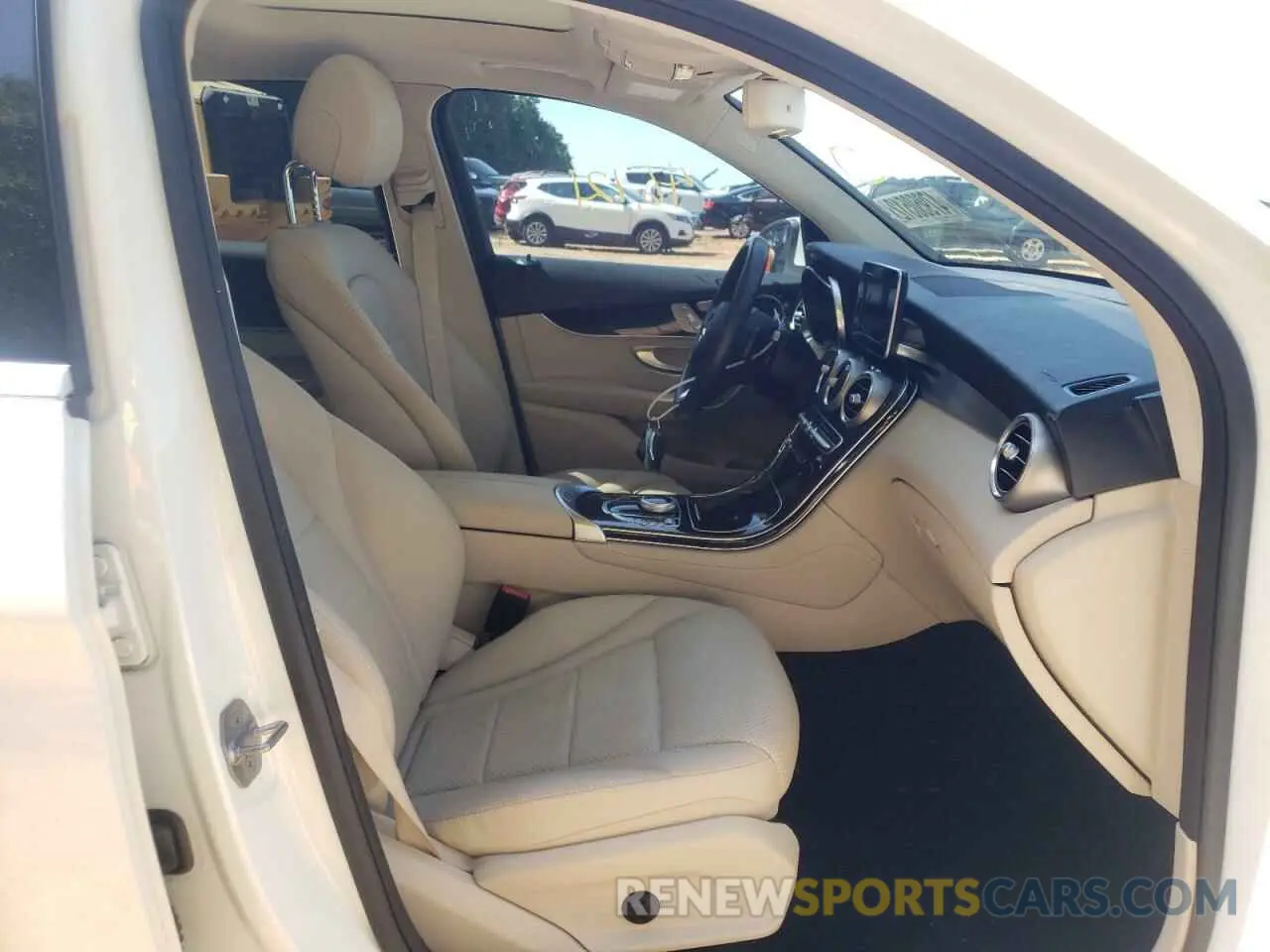 5 fotografías del automóvil dañado WDC0G4JB8KF641751 MERCEDES-BENZ GLC-CLASS 2019