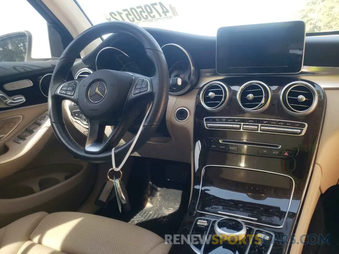 9 fotografías del automóvil dañado WDC0G4JB8KF641751 MERCEDES-BENZ GLC-CLASS 2019