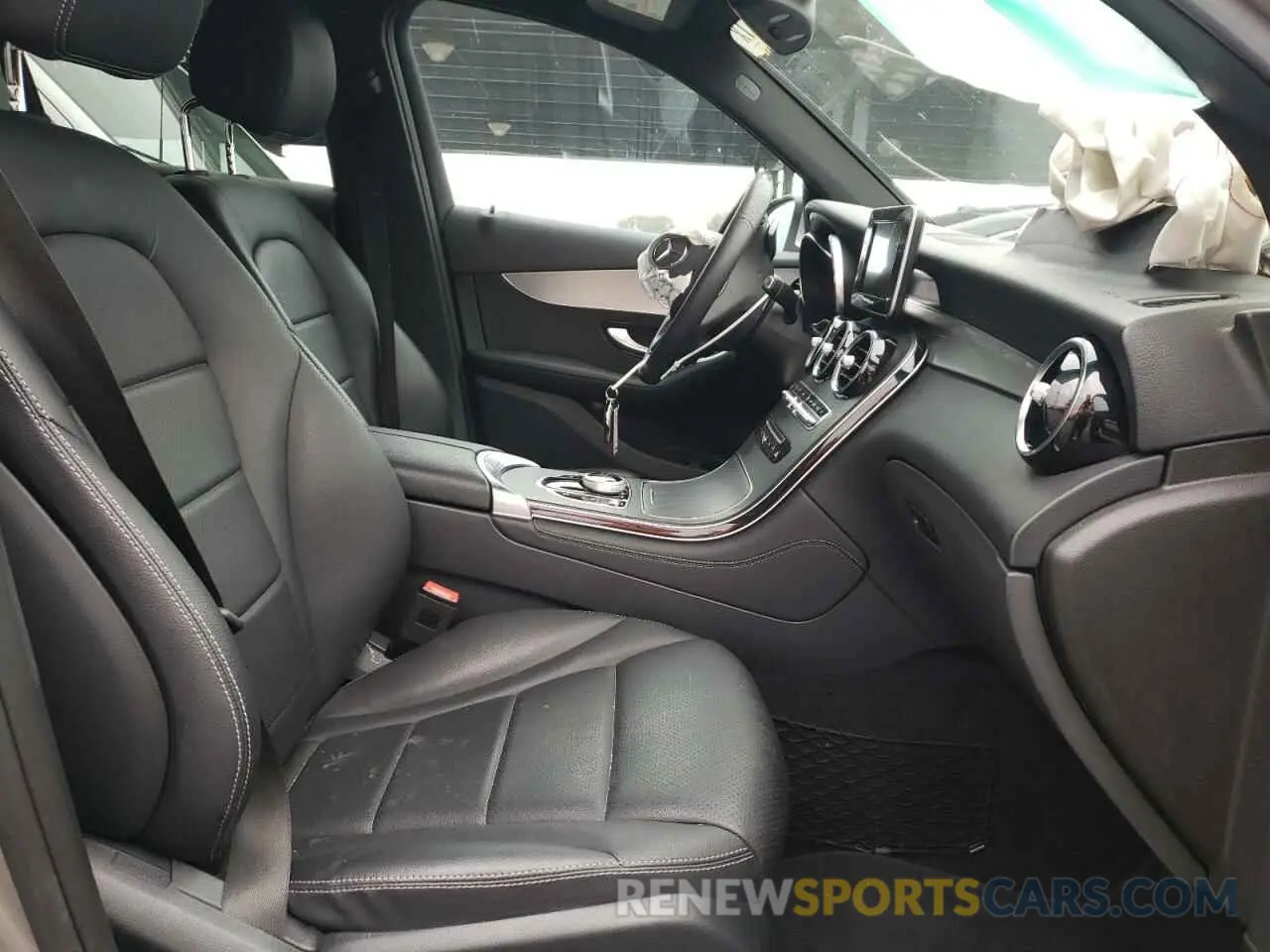 5 fotografías del automóvil dañado WDC0G4KB2KV195648 MERCEDES-BENZ GLC-CLASS 2019