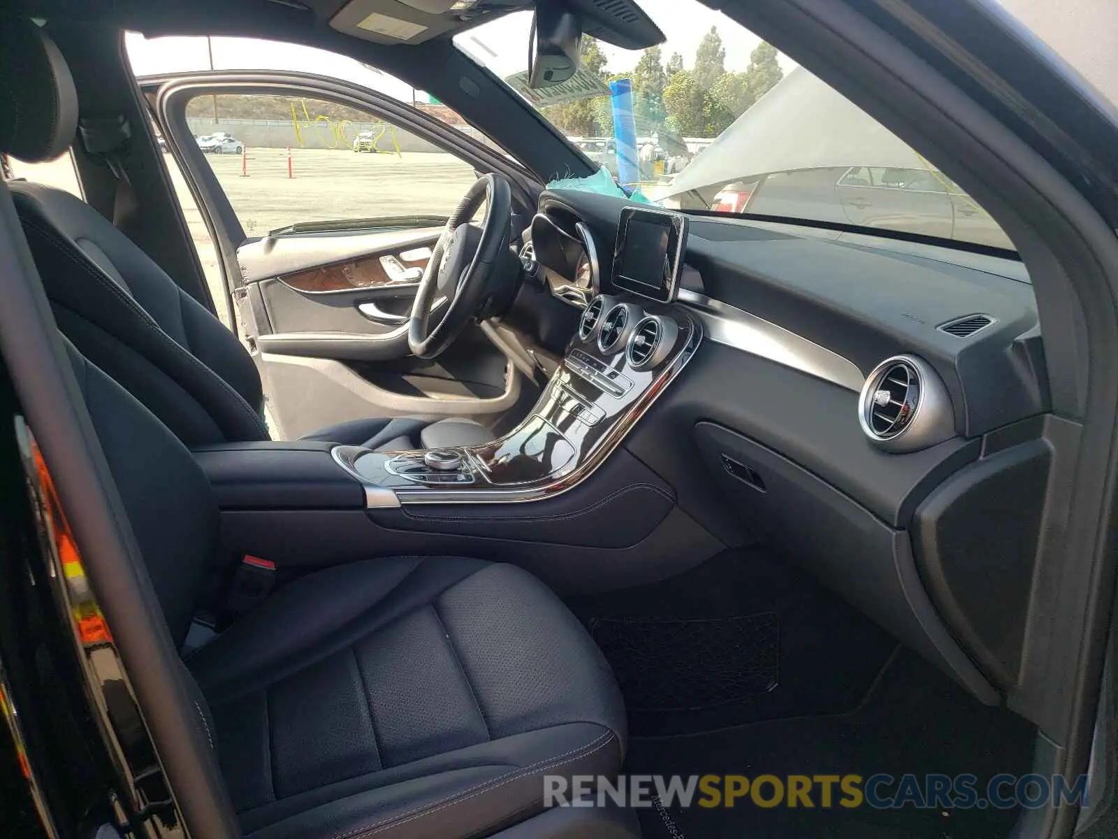 5 fotografías del automóvil dañado WDC0G4KB9KV136080 MERCEDES-BENZ GLC-CLASS 2019